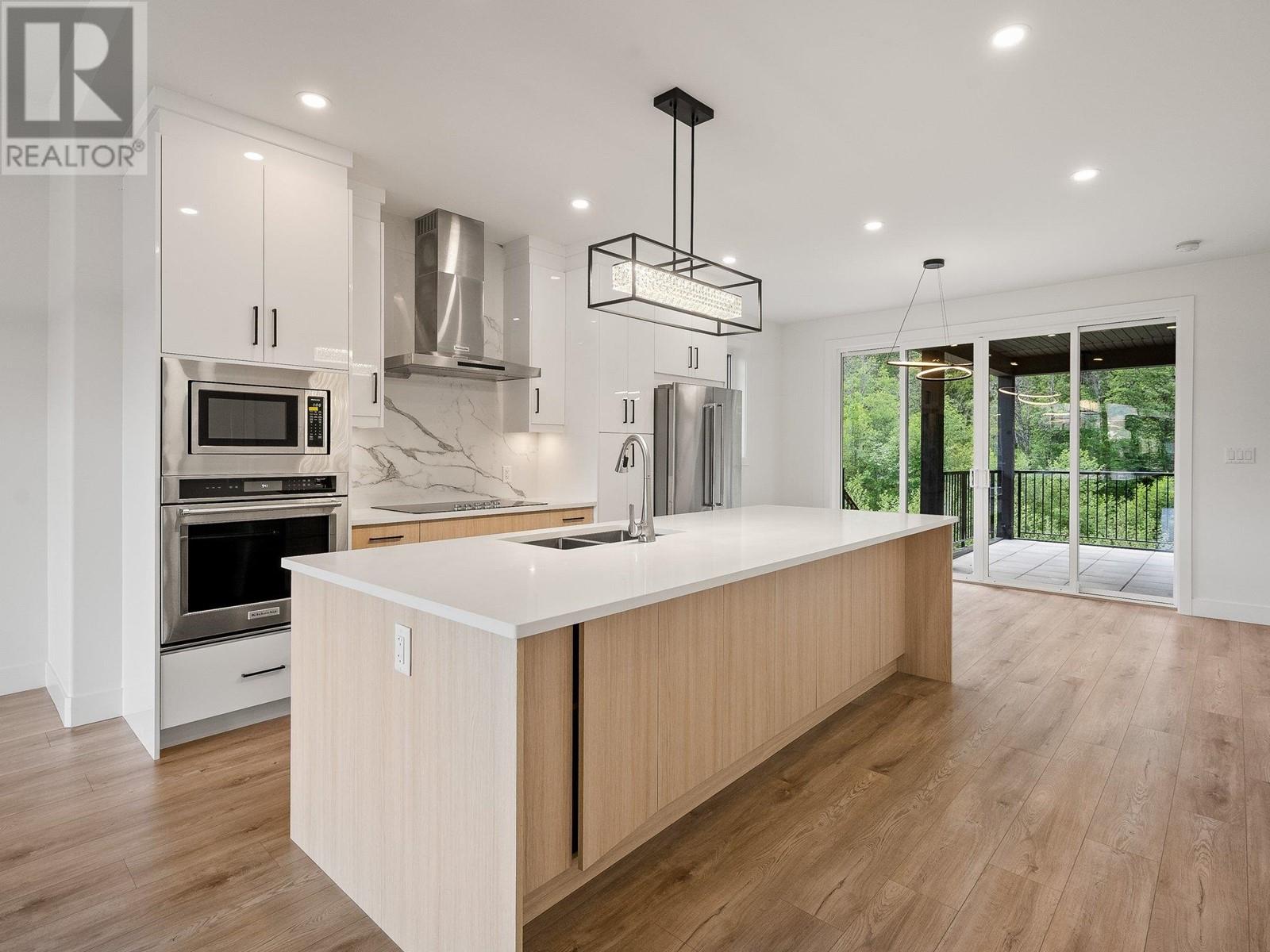 2048 Tiyata Boulevard, Pemberton, British Columbia  V0N 2L1 - Photo 10 - R2801235