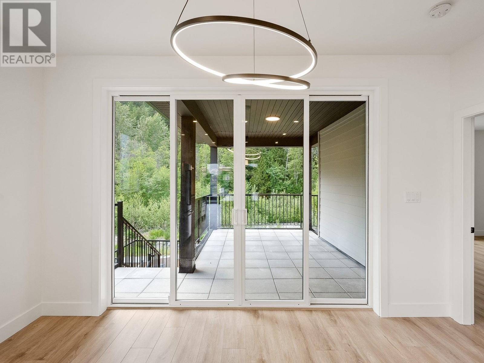 2048 Tiyata Boulevard, Pemberton, British Columbia  V0N 2L1 - Photo 11 - R2801235