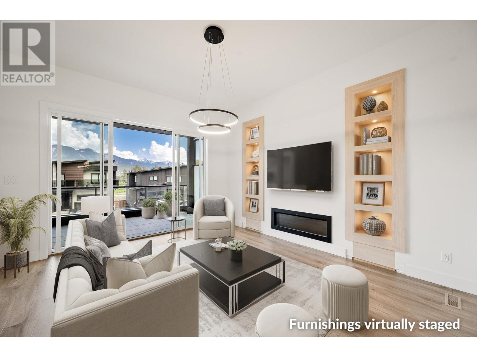 2048 Tiyata Boulevard, Pemberton, British Columbia  V0N 2L1 - Photo 2 - R2801235