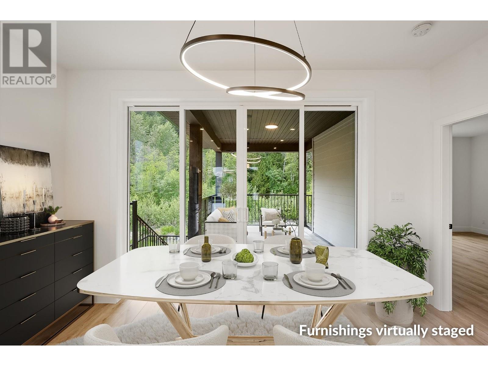 2048 Tiyata Boulevard, Pemberton, British Columbia  V0N 2L1 - Photo 4 - R2801235