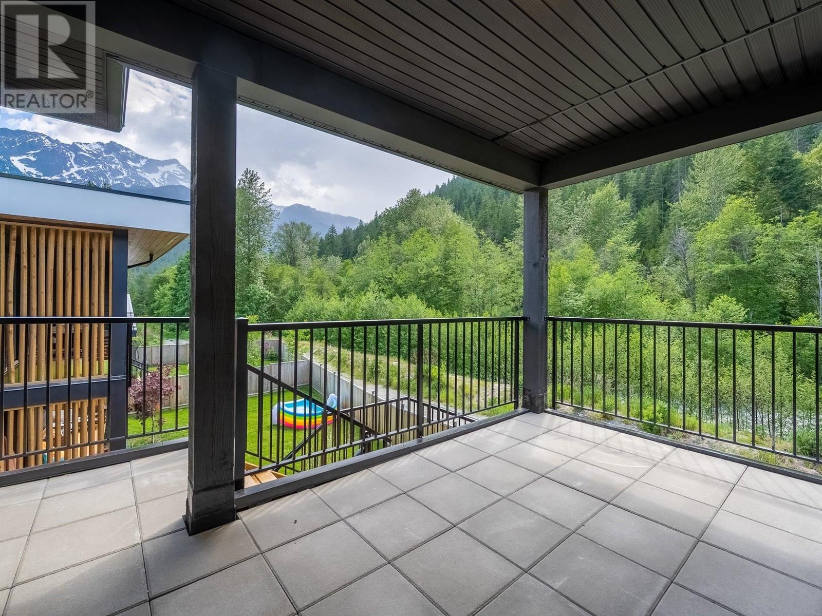 2048 Tiyata Boulevard, Pemberton, British Columbia  V0N 2L1 - Photo 7 - R2801235