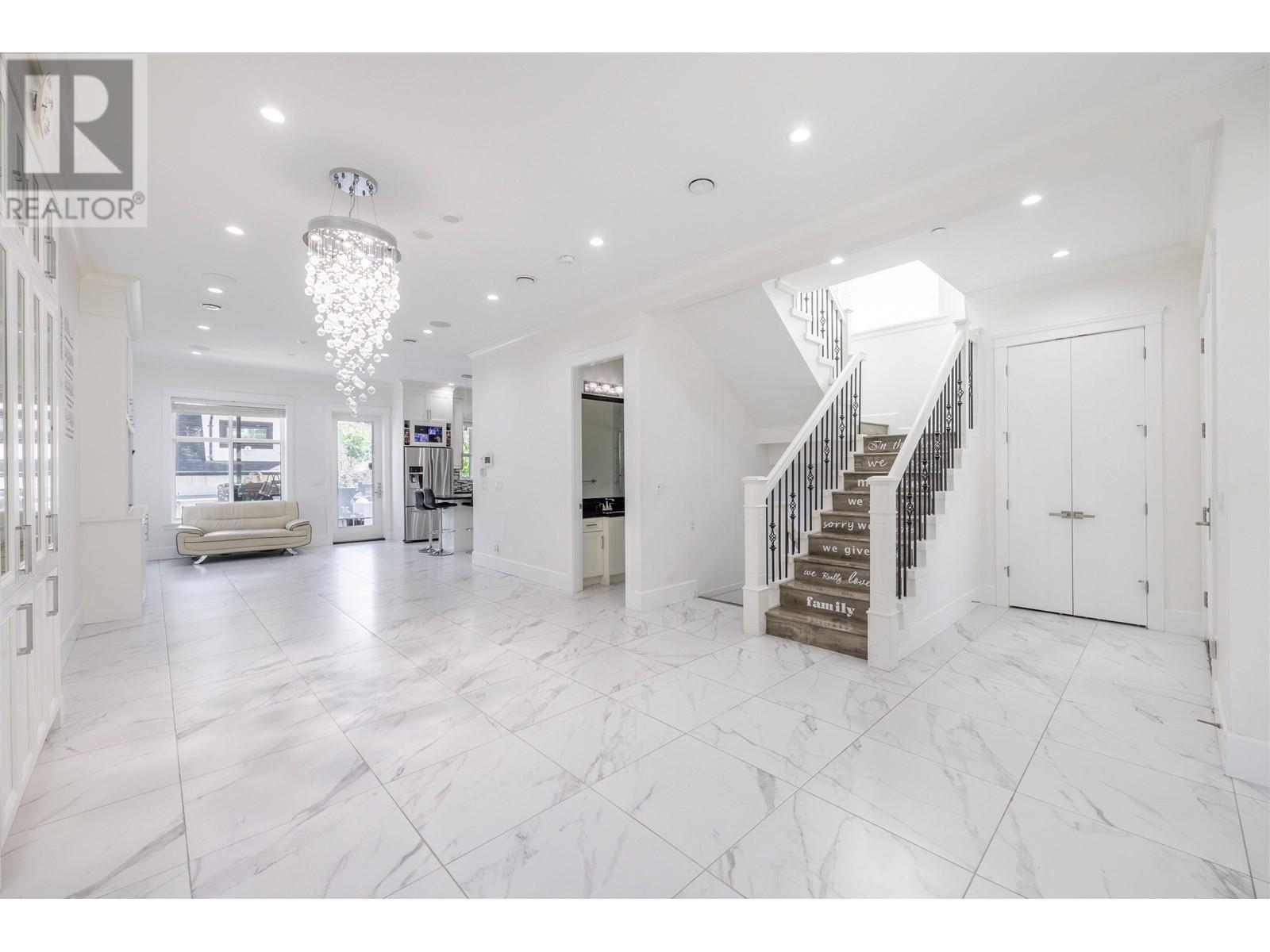 172 Ontario Place, Vancouver, British Columbia  V5W 1S2 - Photo 3 - R2800690