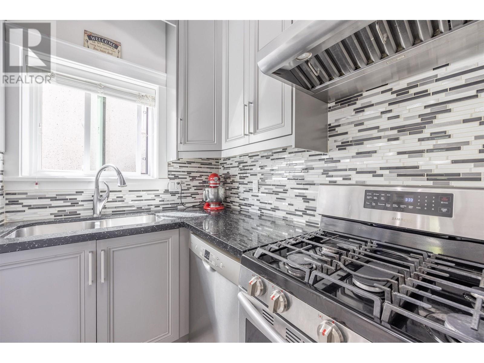 172 Ontario Place, Vancouver, British Columbia  V5W 1S2 - Photo 6 - R2800690