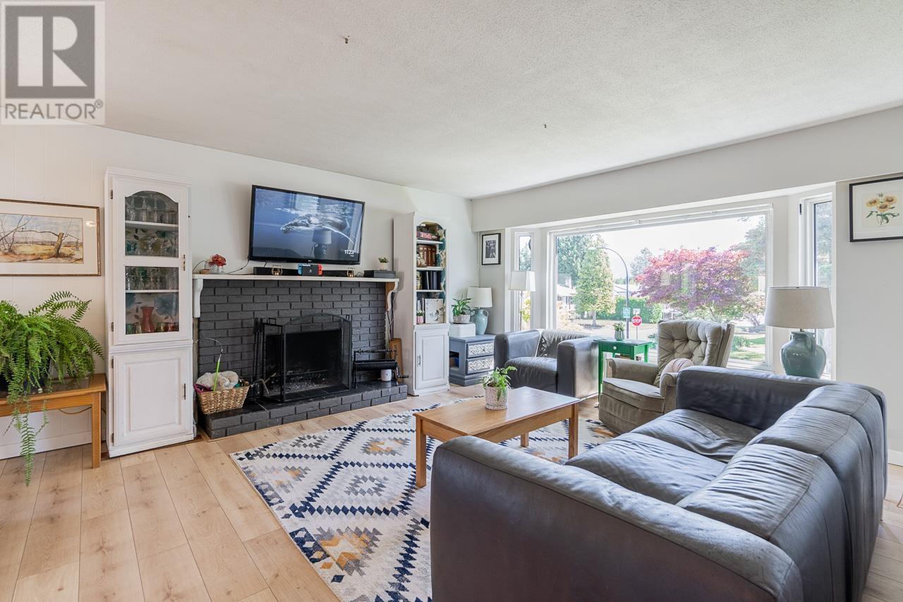 12175 Gee Street, Maple Ridge, British Columbia V2X 7M7 (25686159