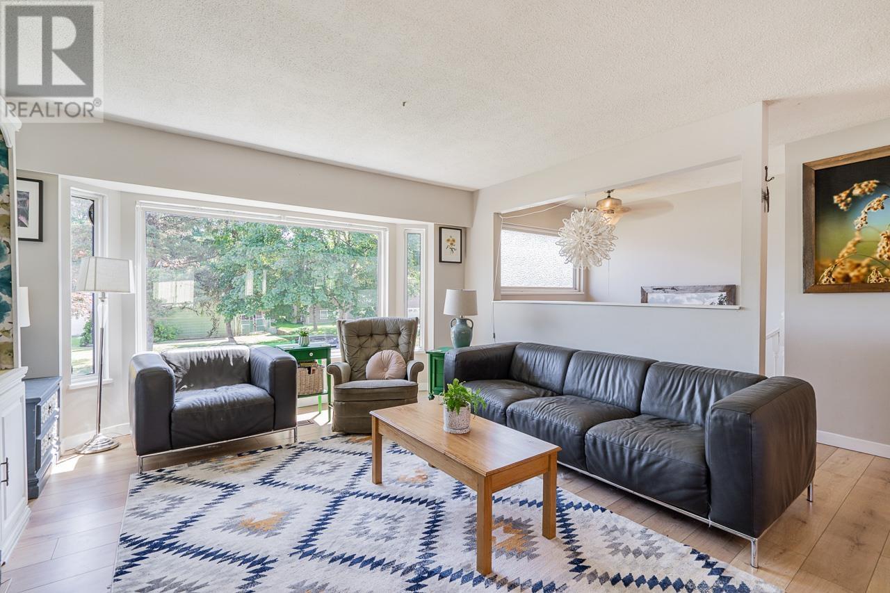 12175 Gee Street, Maple Ridge, British Columbia V2X 7M7 (25686159