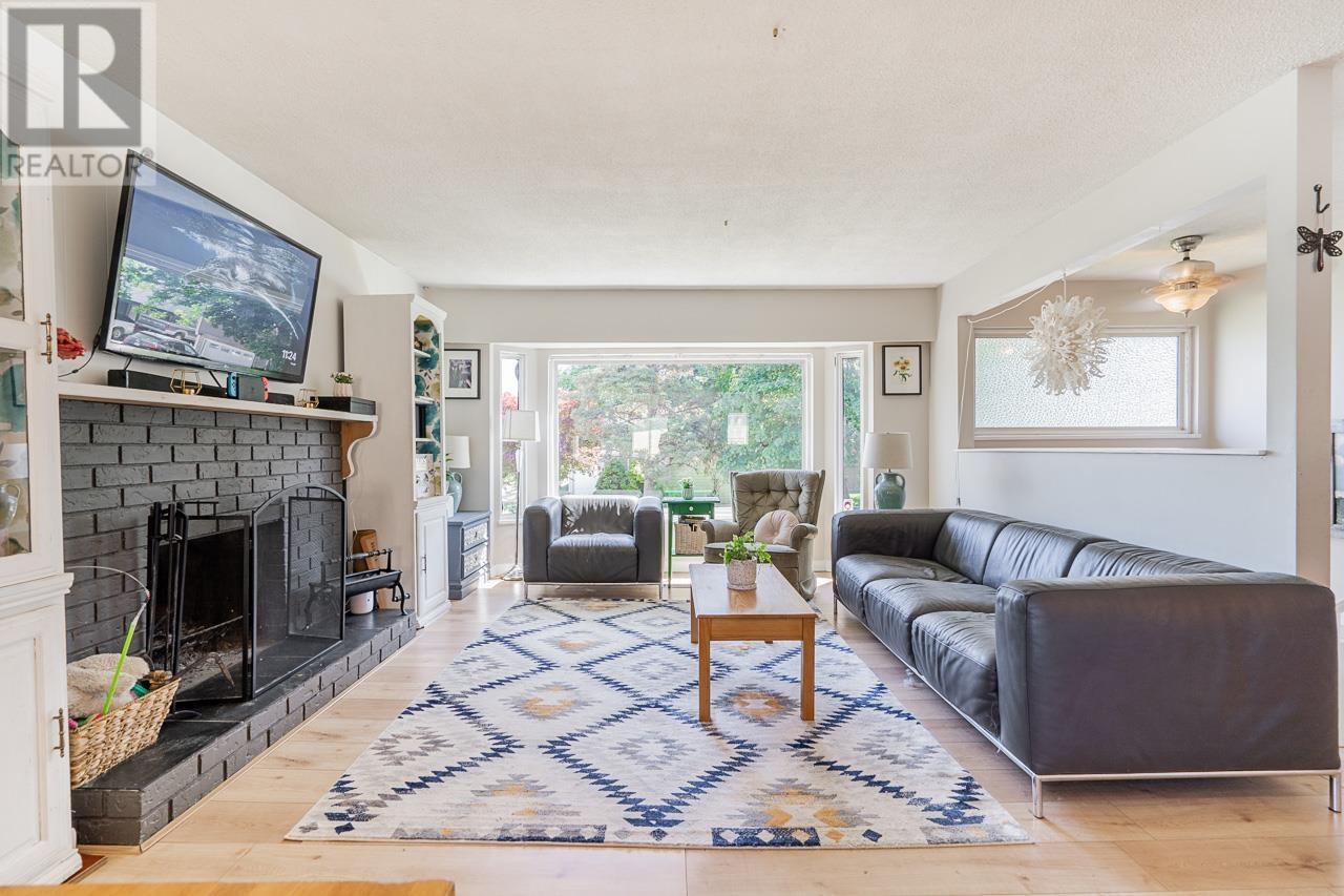 12175 Gee Street, Maple Ridge, British Columbia V2X 7M7 (25686159