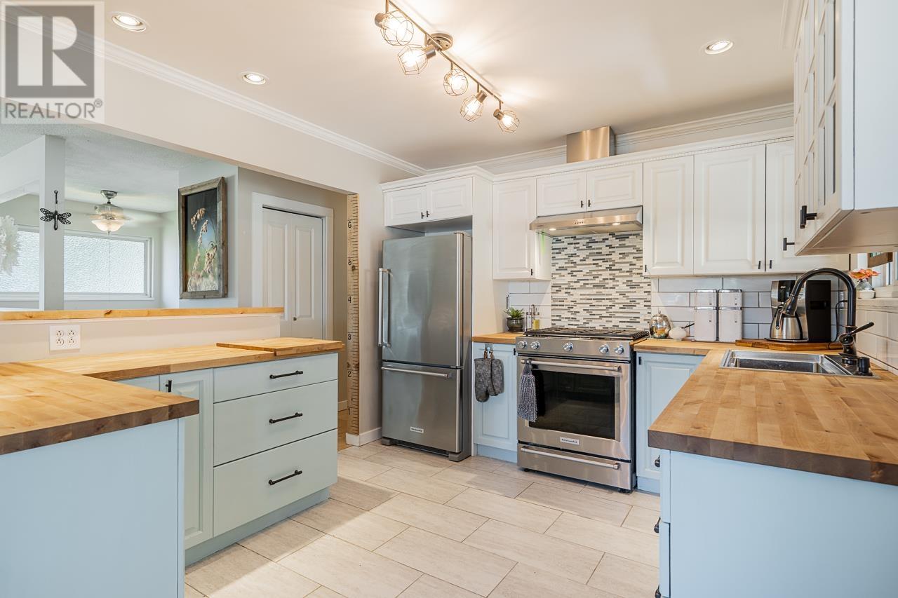 12175 Gee Street, Maple Ridge, British Columbia V2X 7M7 (25686159