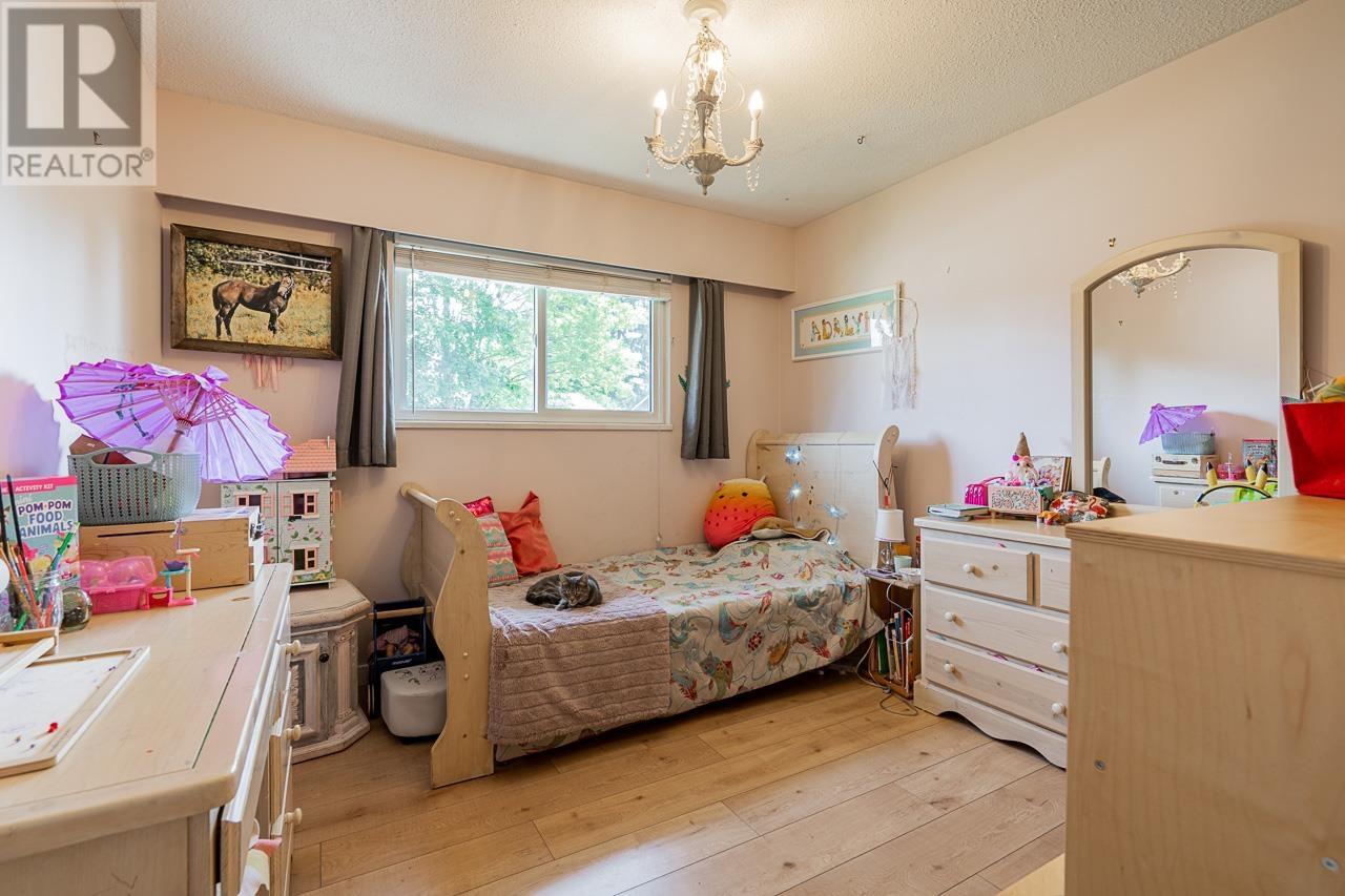 12175 Gee Street, Maple Ridge, British Columbia V2X 7M7 (25686159