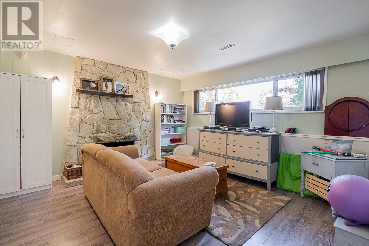 12175 Gee Street, Maple Ridge, British Columbia V2X 7M7 (25686159