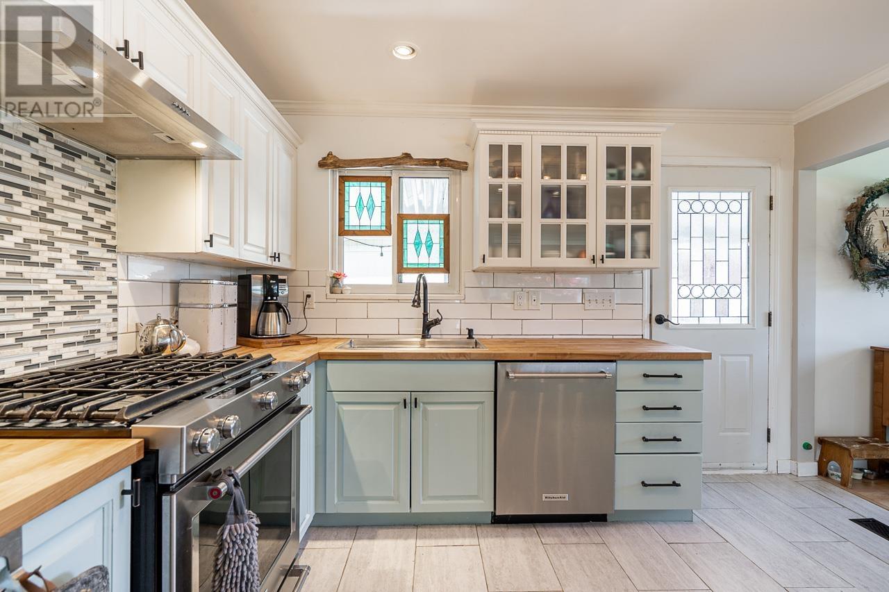 12175 Gee Street, Maple Ridge, British Columbia V2X 7M7 (25686159