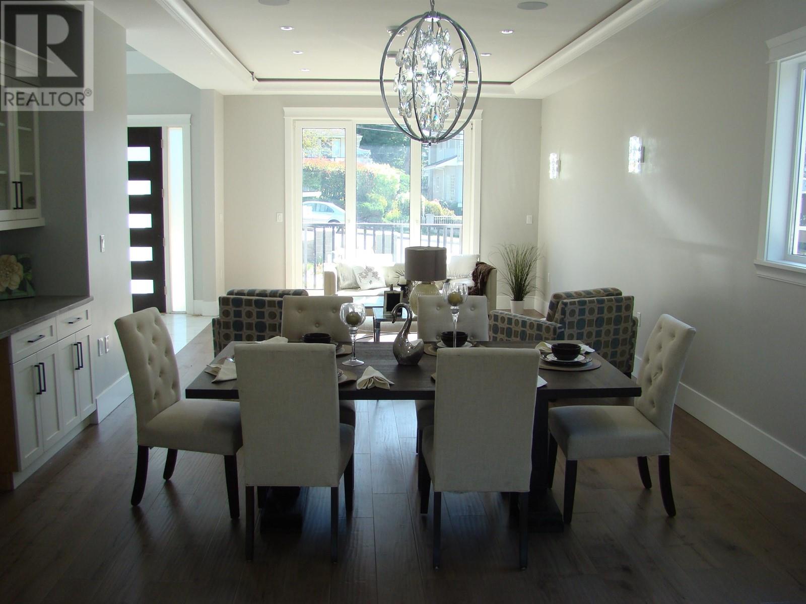 7637 Sussex Avenue, Burnaby, British Columbia  V5J 3V9 - Photo 3 - R2800810