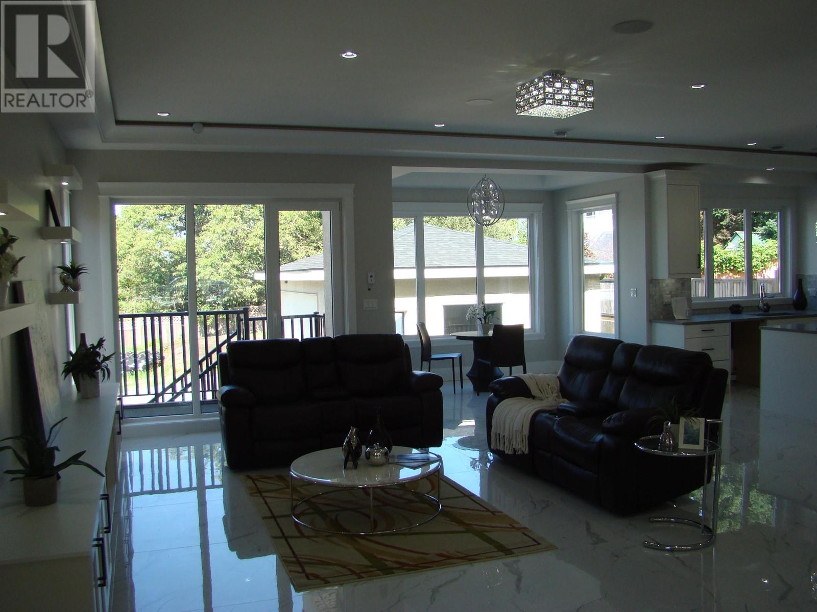 7637 Sussex Avenue, Burnaby, British Columbia  V5J 3V9 - Photo 5 - R2800810