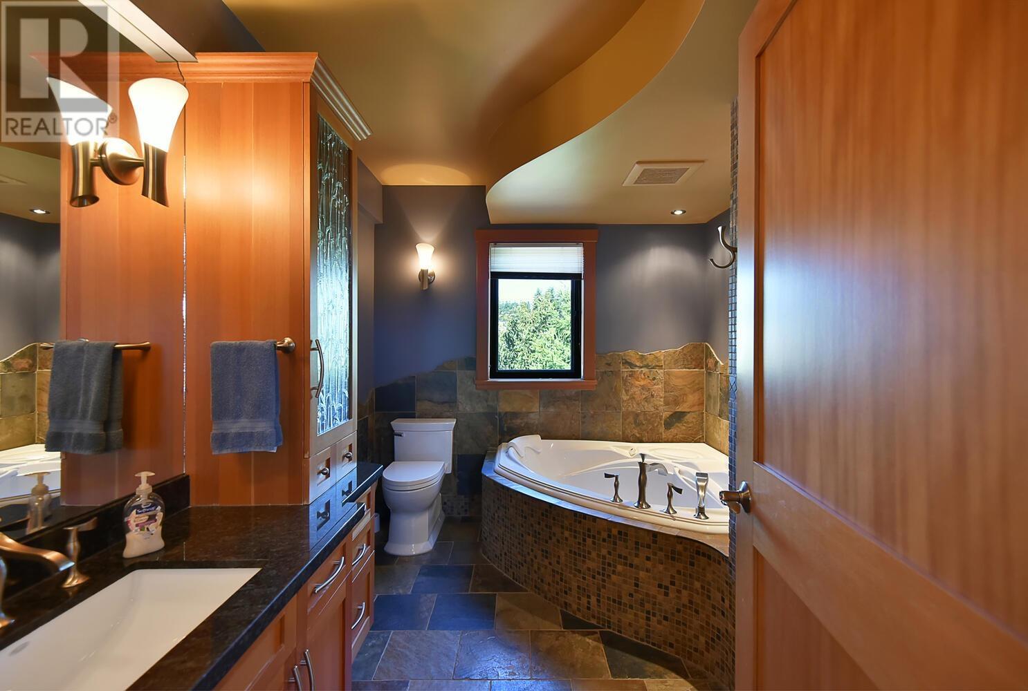 5728 Boulevard Street, Sechelt, British Columbia  V0N 3A0 - Photo 17 - R2801456