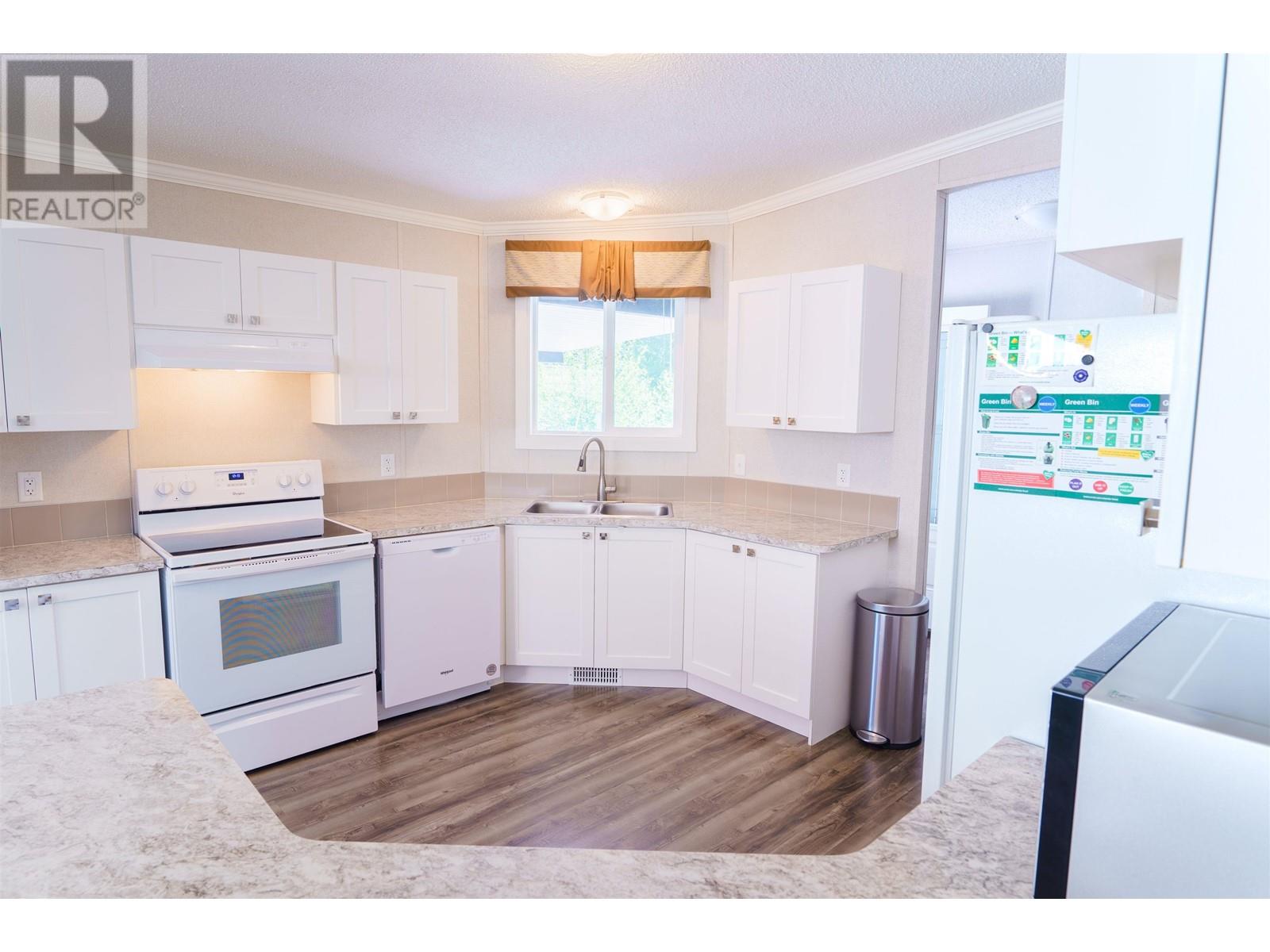 9362 Stephens Way, Halfmoon Bay, British Columbia  V7Z 1G9 - Photo 9 - R2782617