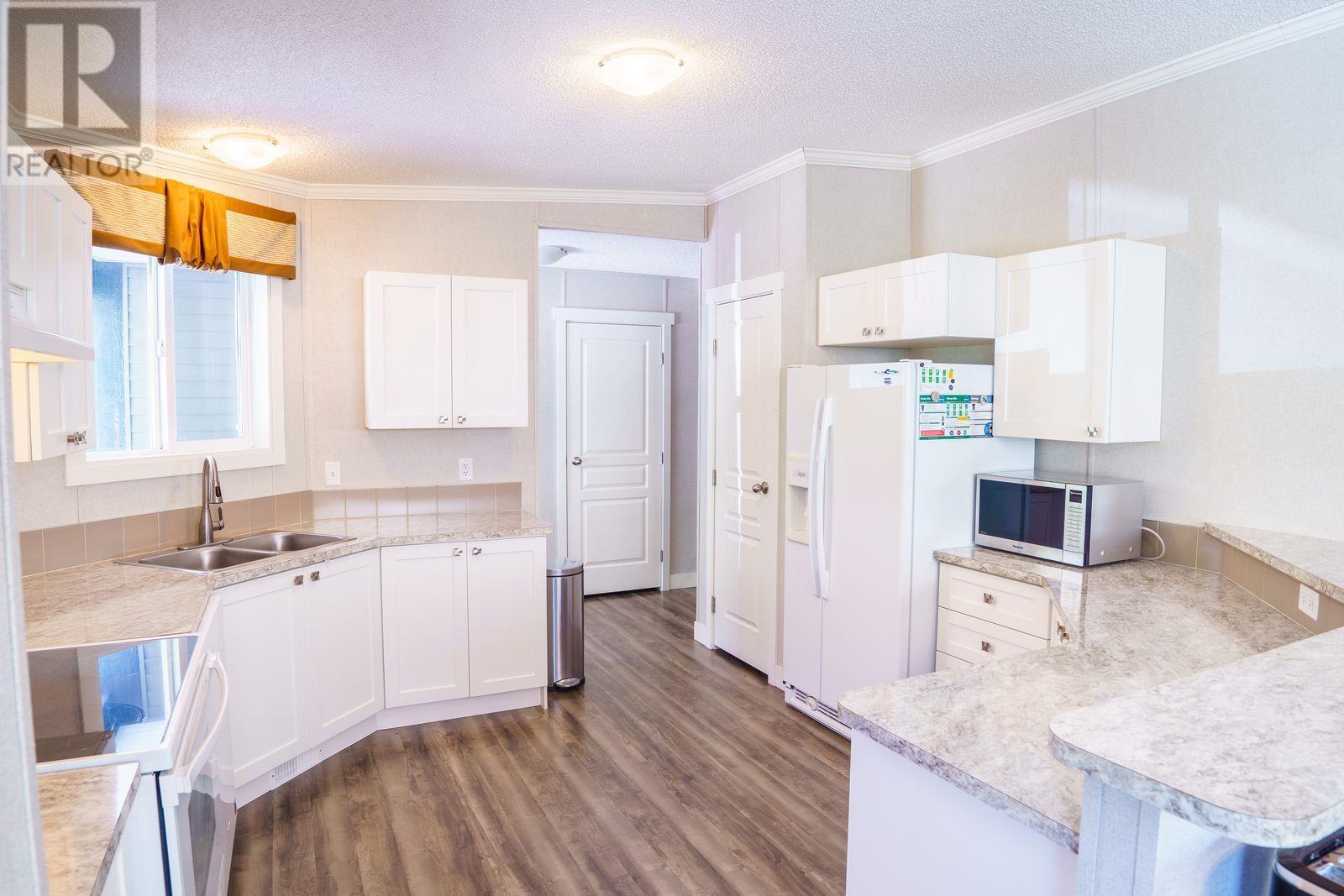 9362 Stephens Way, Halfmoon Bay, British Columbia  V7Z 1G9 - Photo 8 - R2782617