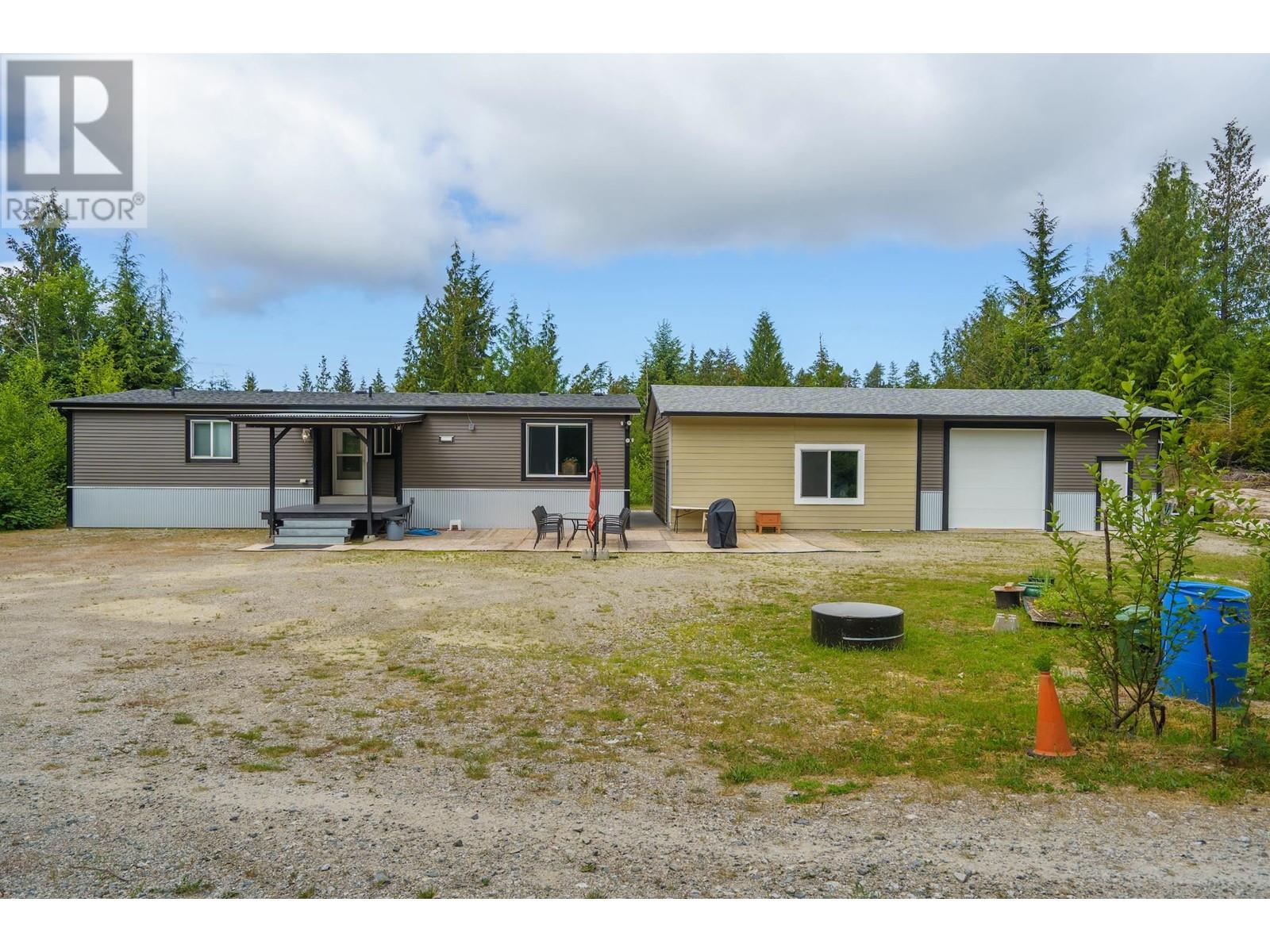 9362 Stephens Way, Halfmoon Bay, British Columbia  V7Z 1G9 - Photo 1 - R2782617