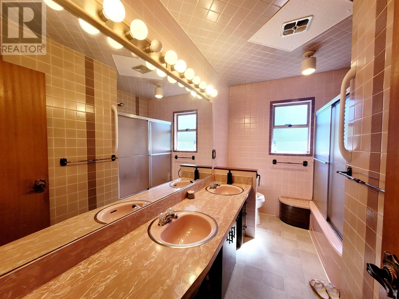 4861 Oxford Street, Burnaby, British Columbia  V5C 1E7 - Photo 6 - R2801360