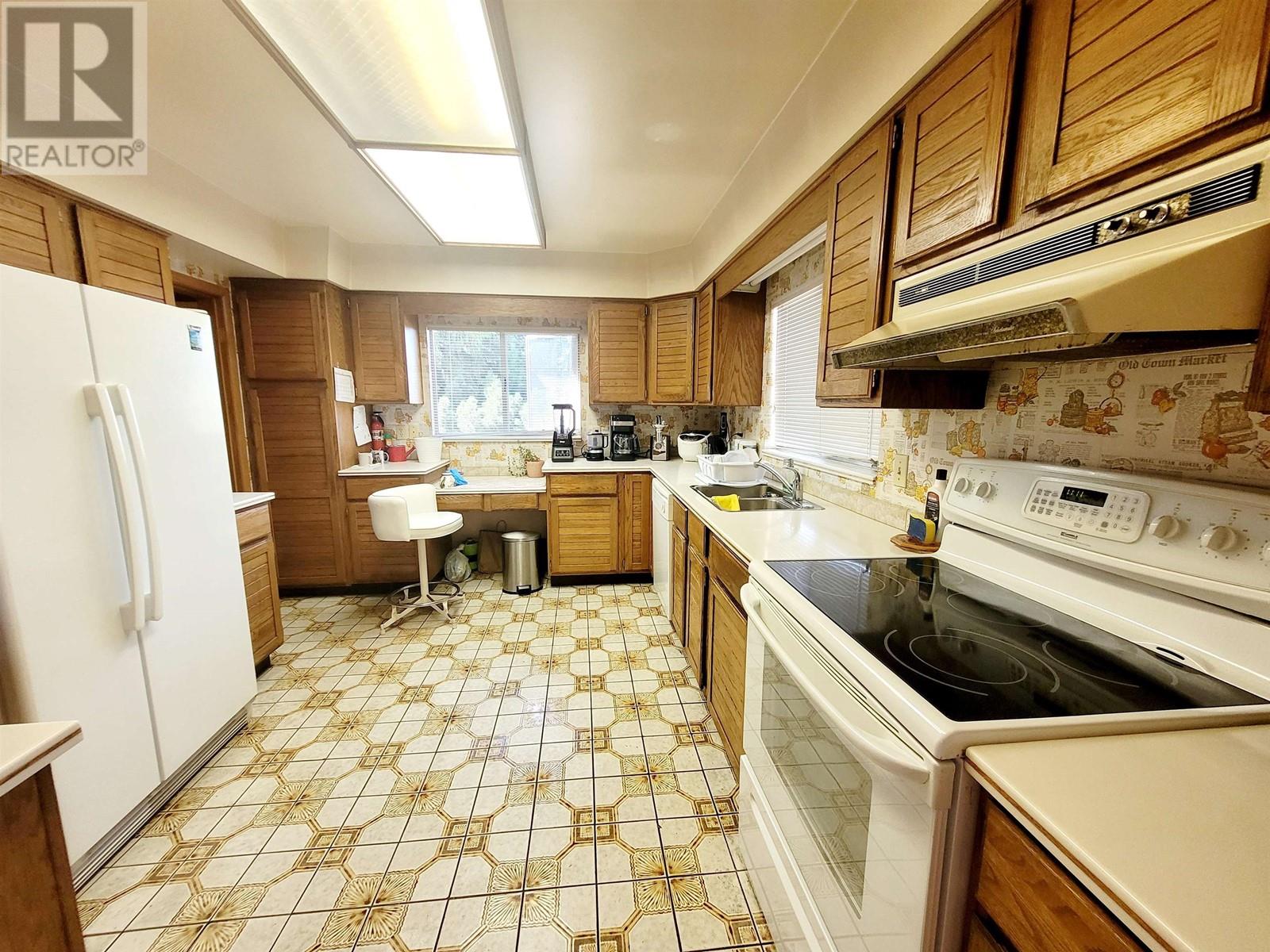 4861 Oxford Street, Burnaby, British Columbia  V5C 1E7 - Photo 2 - R2801360