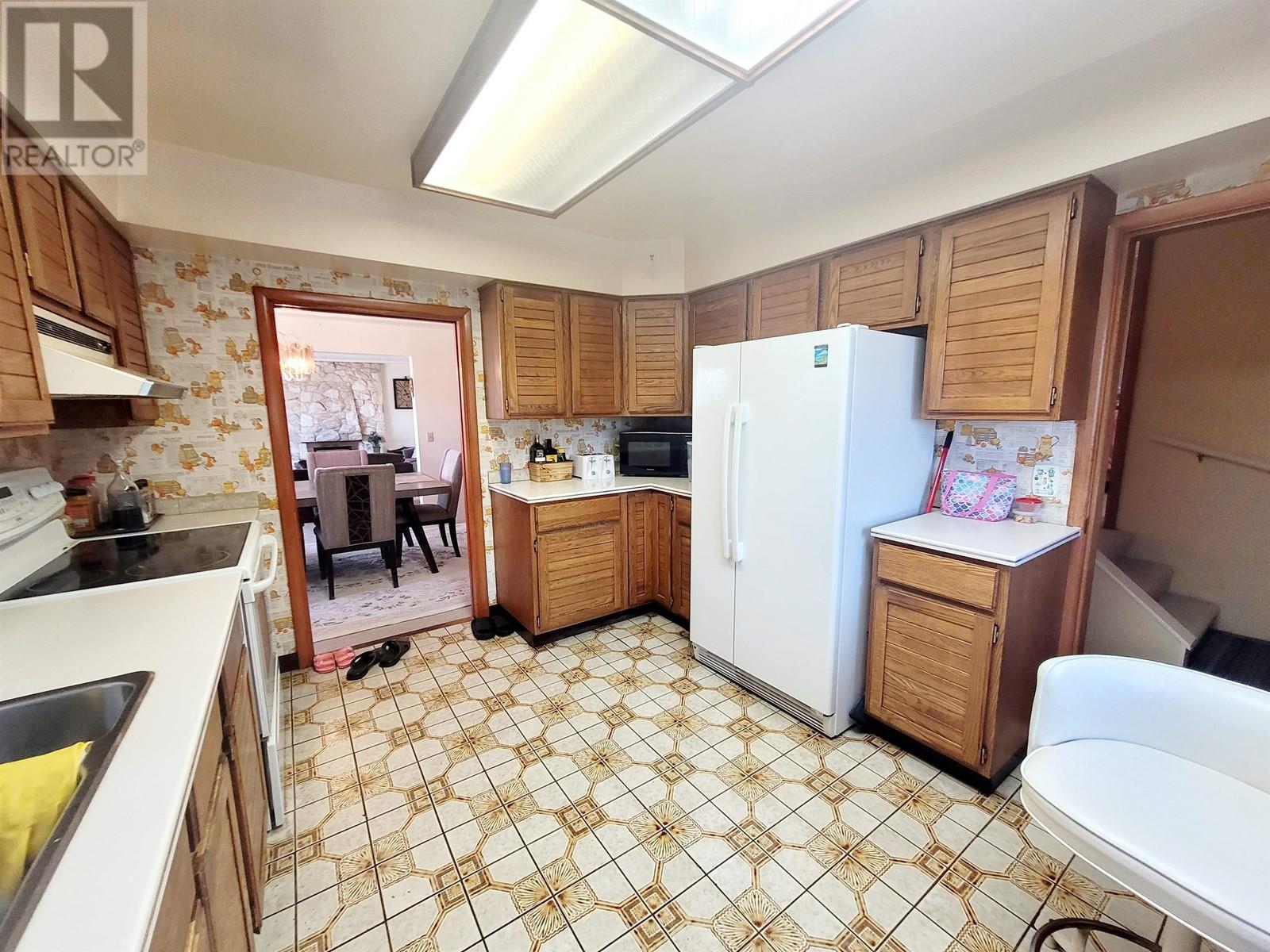 4861 Oxford Street, Burnaby, British Columbia  V5C 1E7 - Photo 3 - R2801360