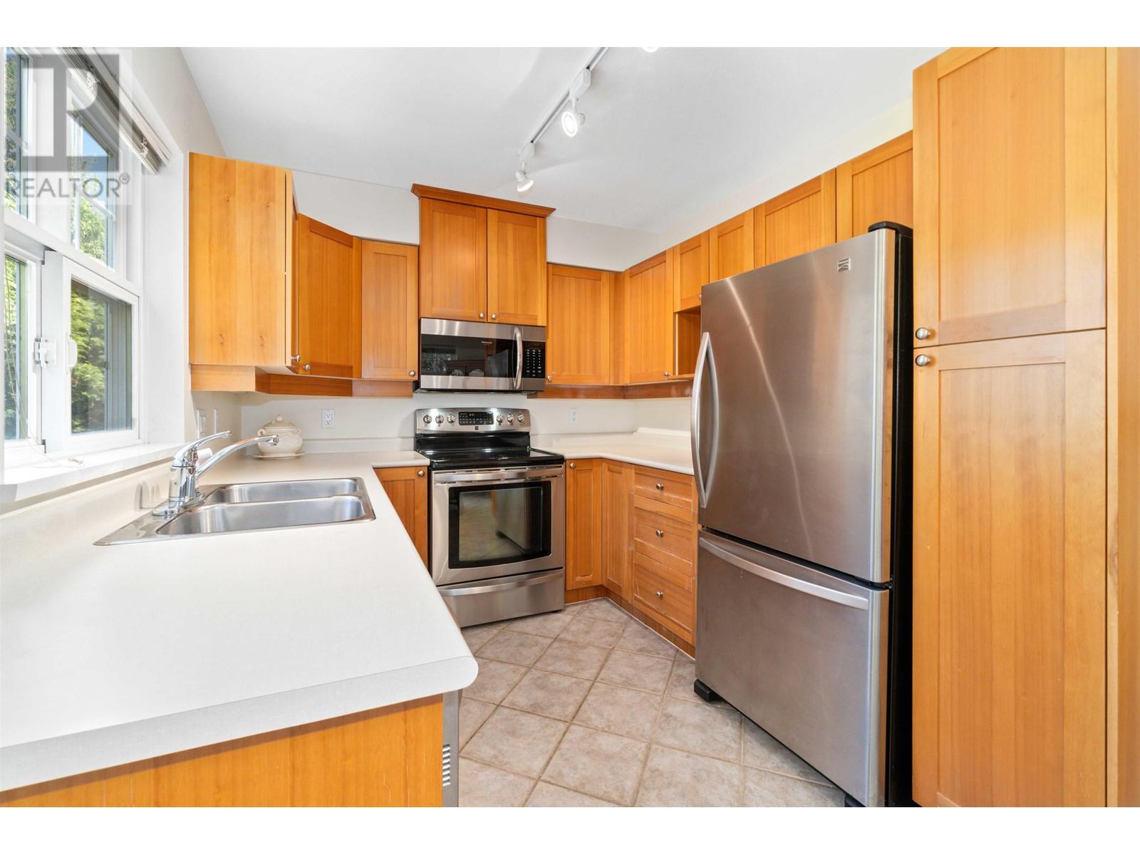 305 1438 Parkway Boulevard, Coquitlam, British Columbia  V3E 3M1 - Photo 11 - R2801523
