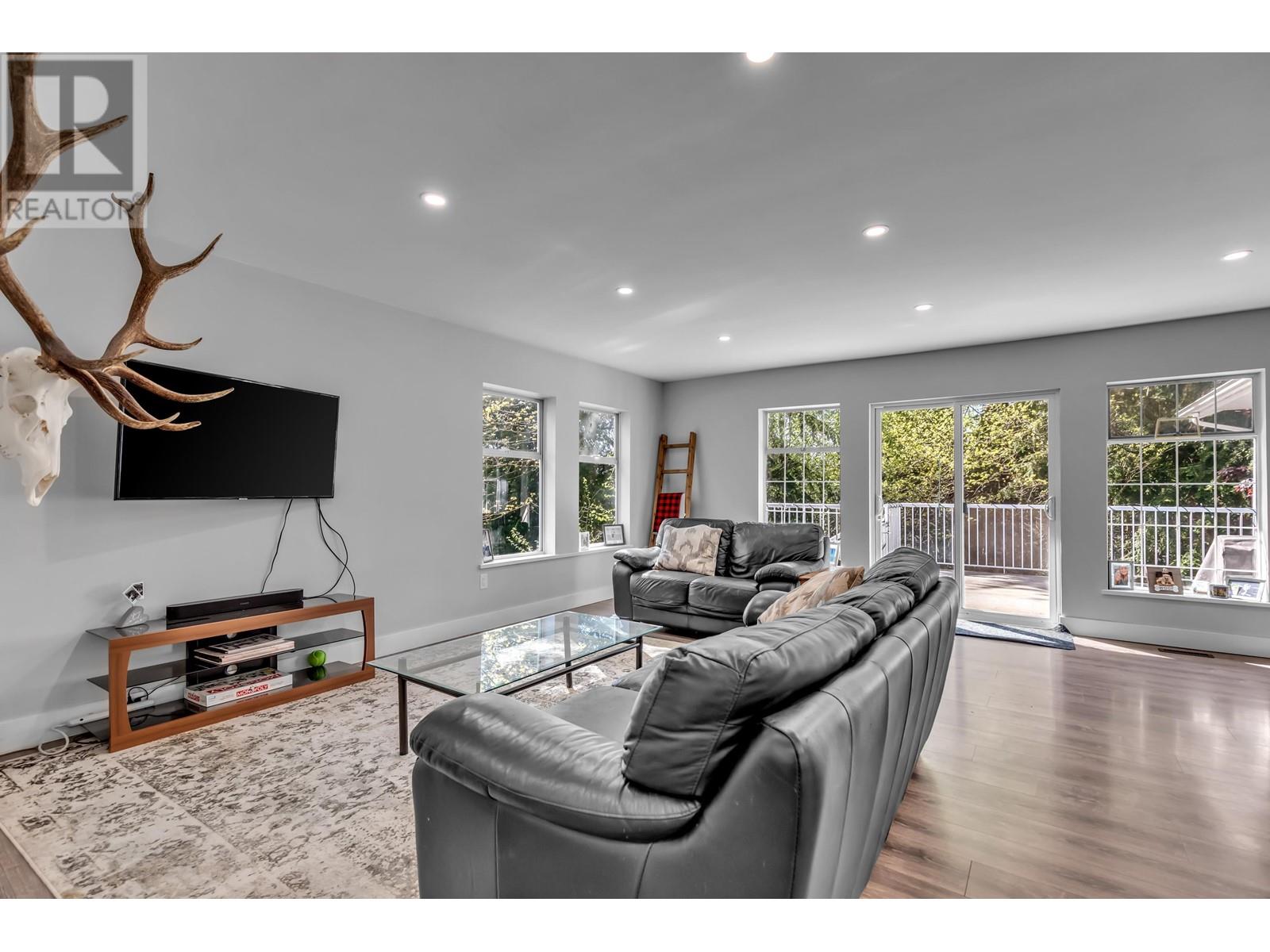 28511 104 Avenue, Maple Ridge, British Columbia  V2W 1L5 - Photo 4 - R2777735
