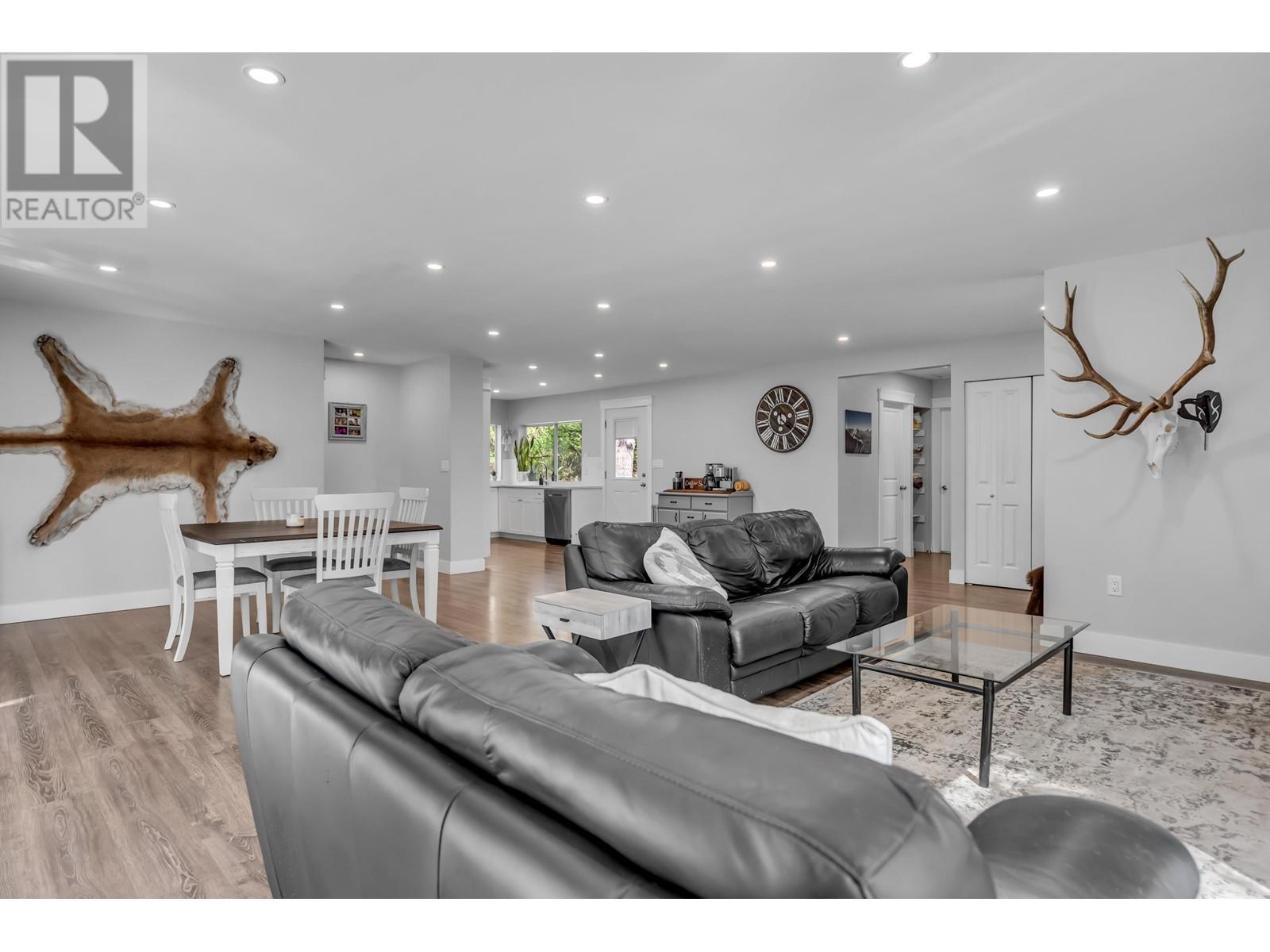 28511 104 Avenue, Maple Ridge, British Columbia  V2W 1L5 - Photo 6 - R2777735