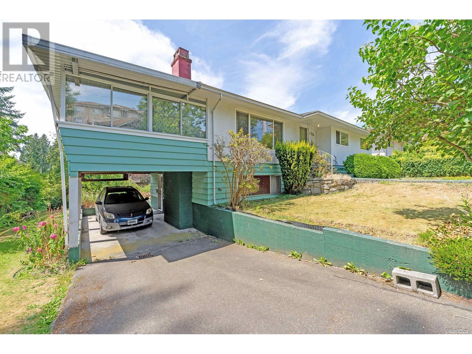 2237 Chesterfield Avenue, North Vancouver, British Columbia  V7M 2P7 - Photo 2 - R2801845
