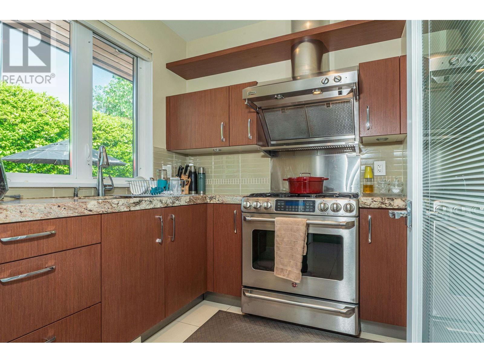 482 Genoa Crescent, North Vancouver, British Columbia  V7N 3B7 - Photo 19 - R2802458