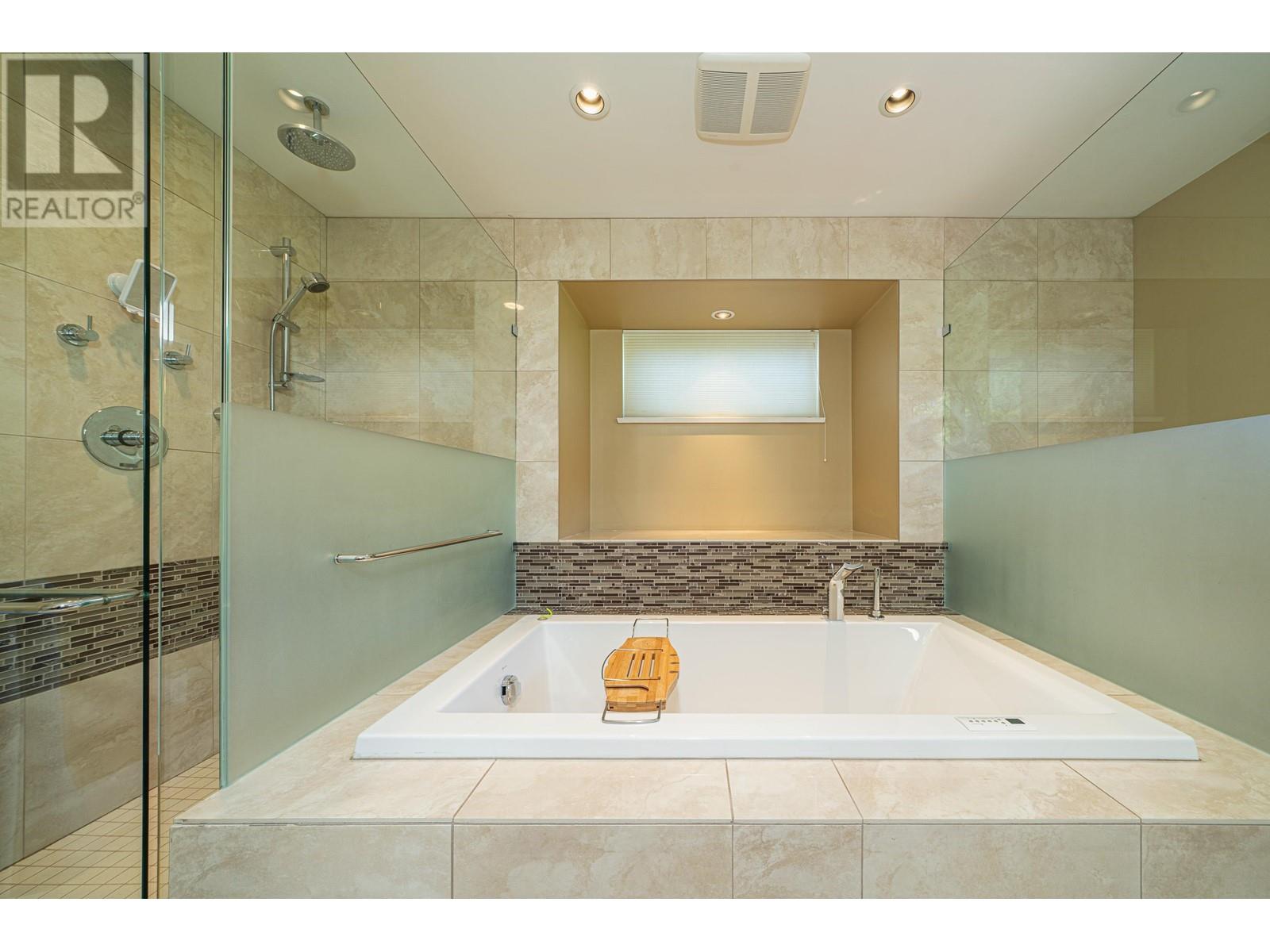 482 Genoa Crescent, North Vancouver, British Columbia  V7N 3B7 - Photo 25 - R2802458