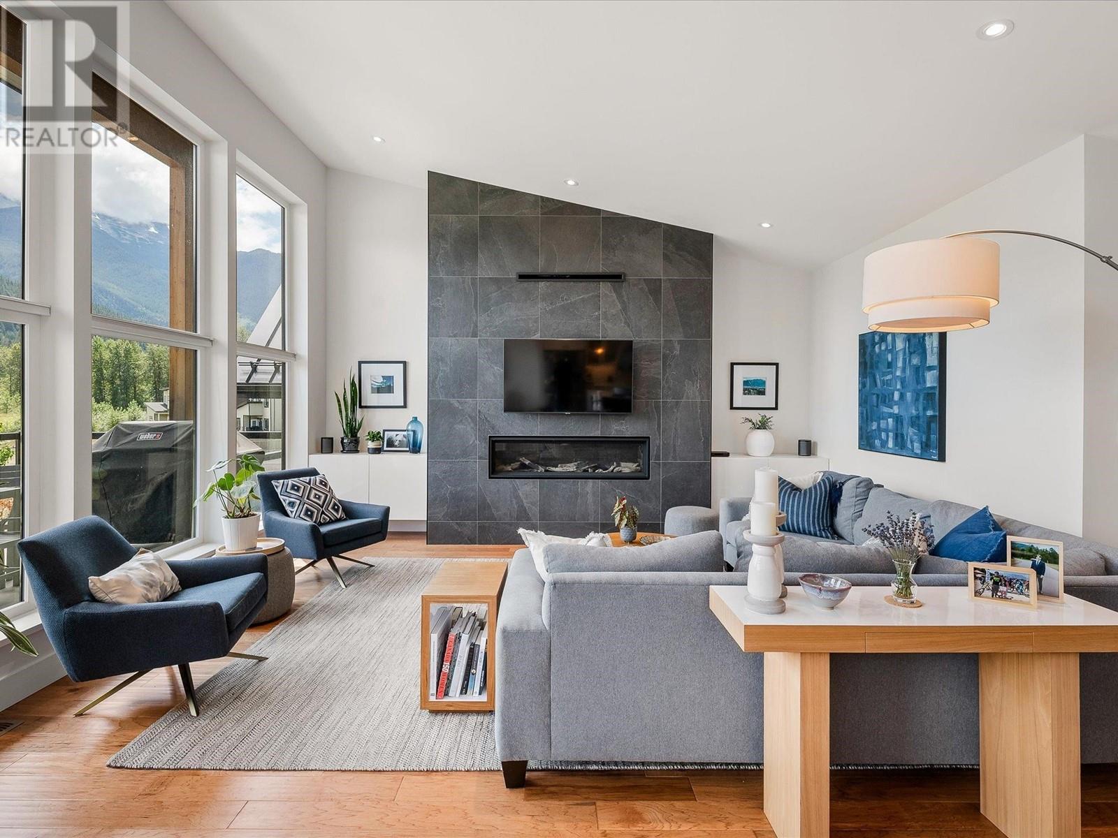 2027 Tiyata Boulevard, Pemberton, British Columbia  V0N 2L1 - Photo 4 - R2802670