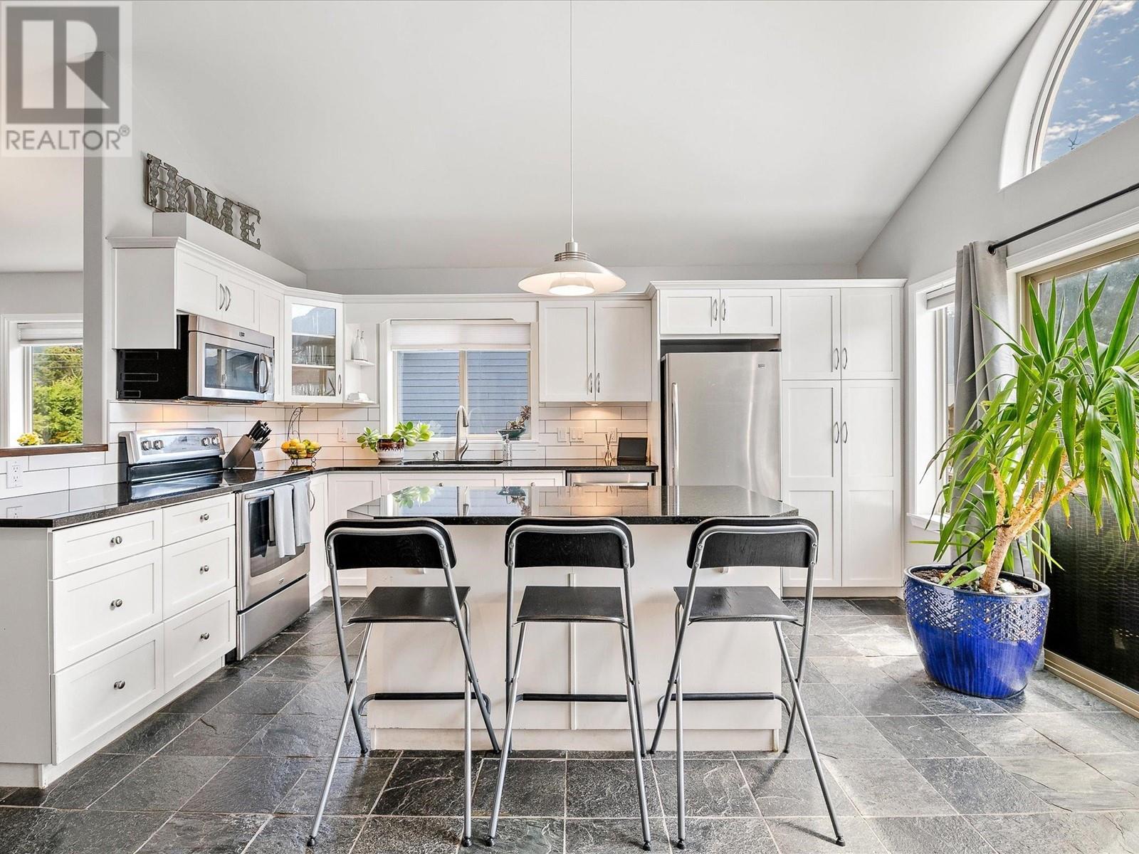 1476 Lupin Street, Pemberton, British Columbia  V0N 2L0 - Photo 5 - R2802700