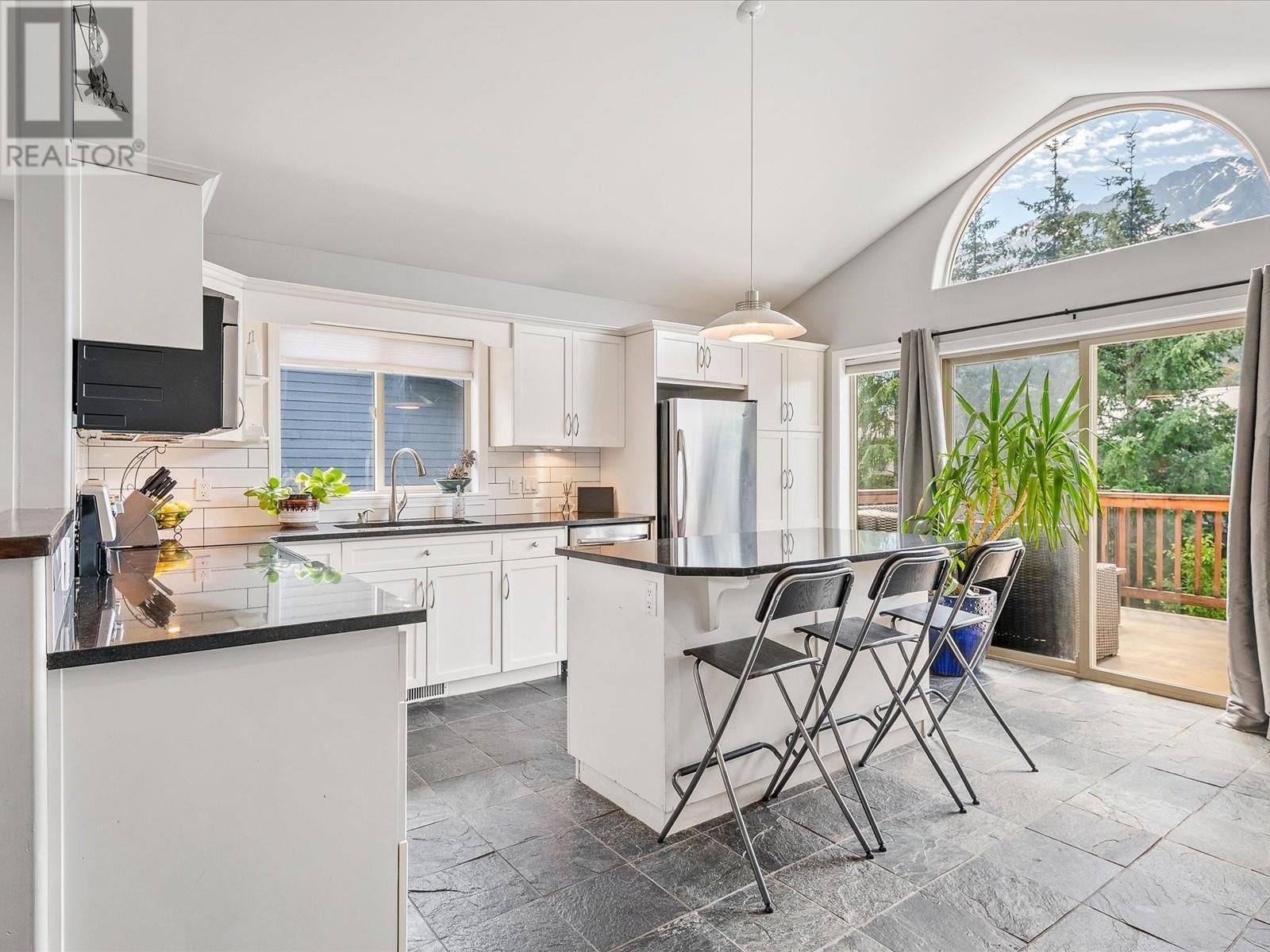 1476 Lupin Street, Pemberton, British Columbia  V0N 2L0 - Photo 6 - R2802700