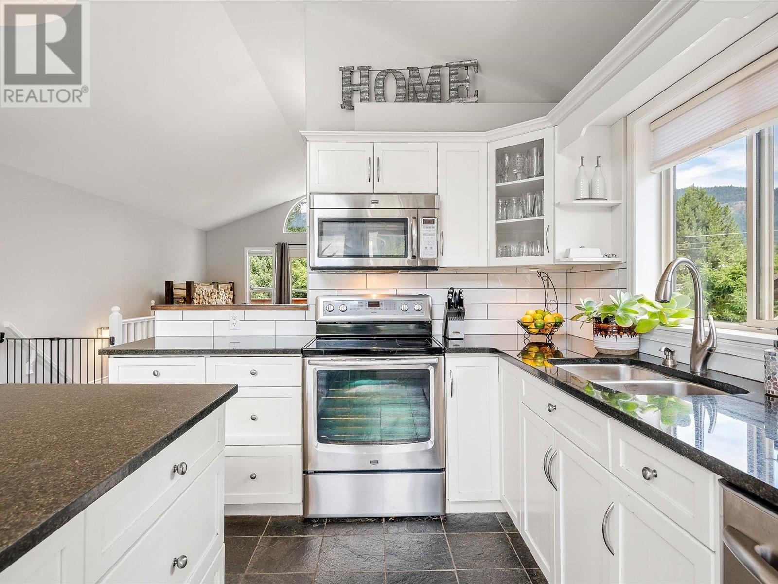 1476 Lupin Street, Pemberton, British Columbia  V0N 2L0 - Photo 8 - R2802700