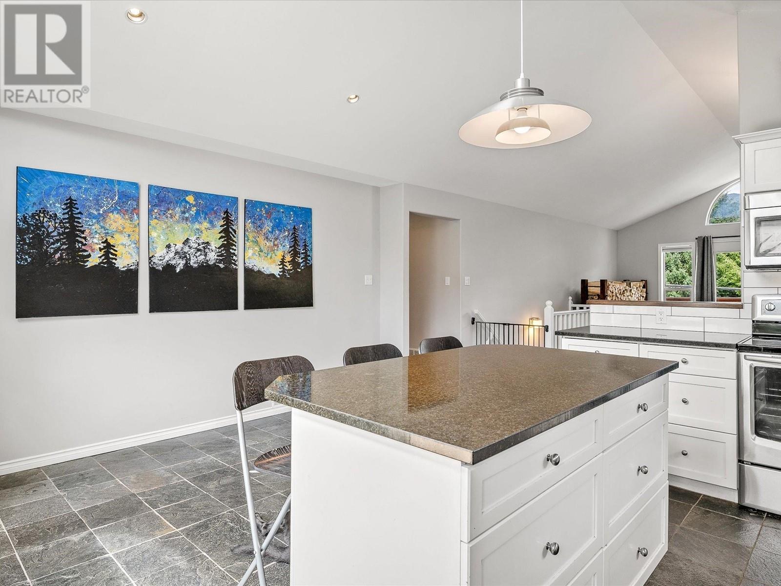 1476 Lupin Street, Pemberton, British Columbia  V0N 2L0 - Photo 9 - R2802700