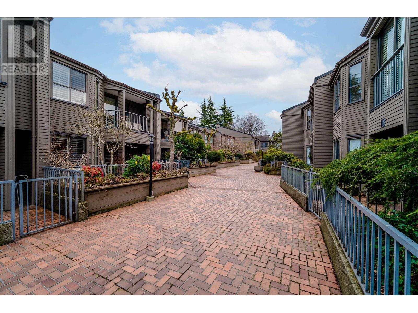 6 4350 Valley Drive, Vancouver, British Columbia  V6L 3B5 - Photo 2 - R2802613