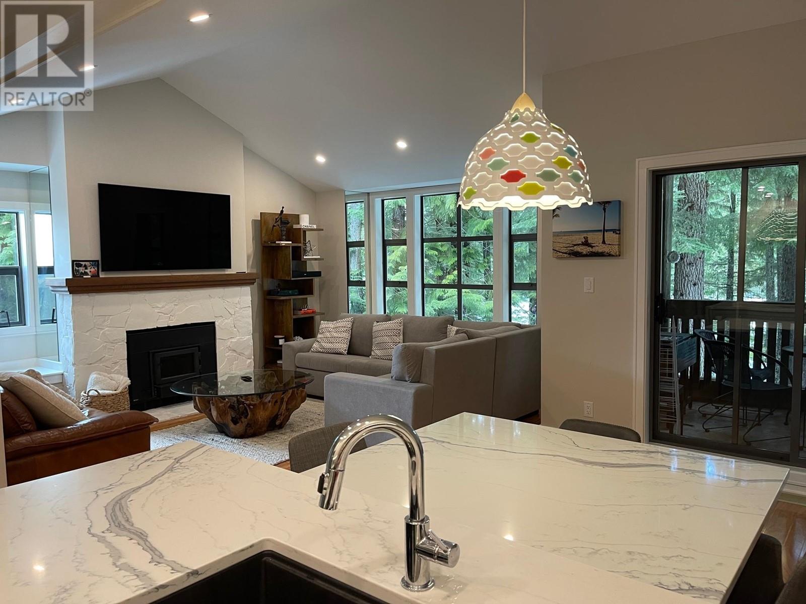 41d 4652 Blackcomb Way, Whistler, British Columbia  V8E 0X2 - Photo 1 - R2800907