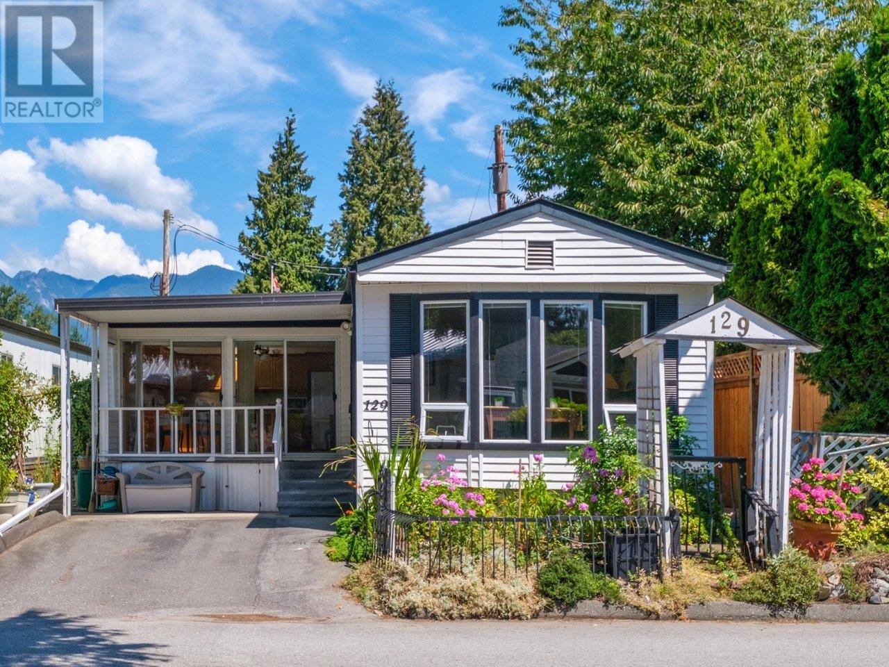 129 Hiawatha Drive, West Vancouver, British Columbia  V7P 3E8 - Photo 2 - R2803006