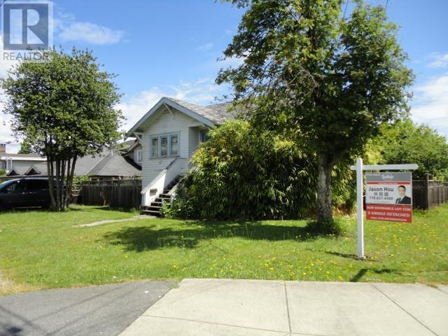 Listing Picture 2 of 5 : 7506 19TH AVENUE, Burnaby / 本拿比 - 魯藝地產 Yvonne Lu Group - MLS Medallion Club Member