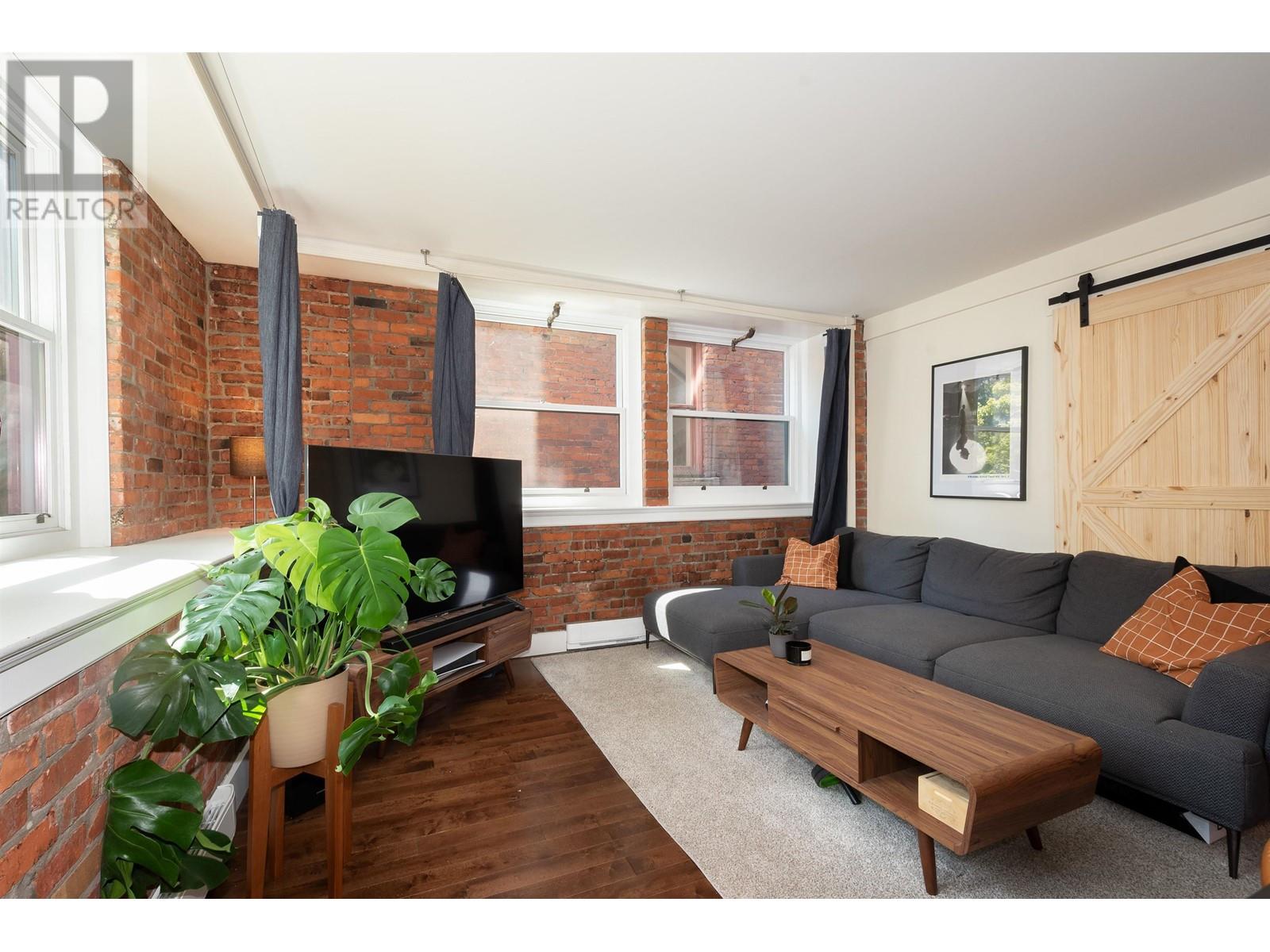 205 233 Abbott Street, Vancouver, British Columbia  V6B 2K7 - Photo 1 - R2803378