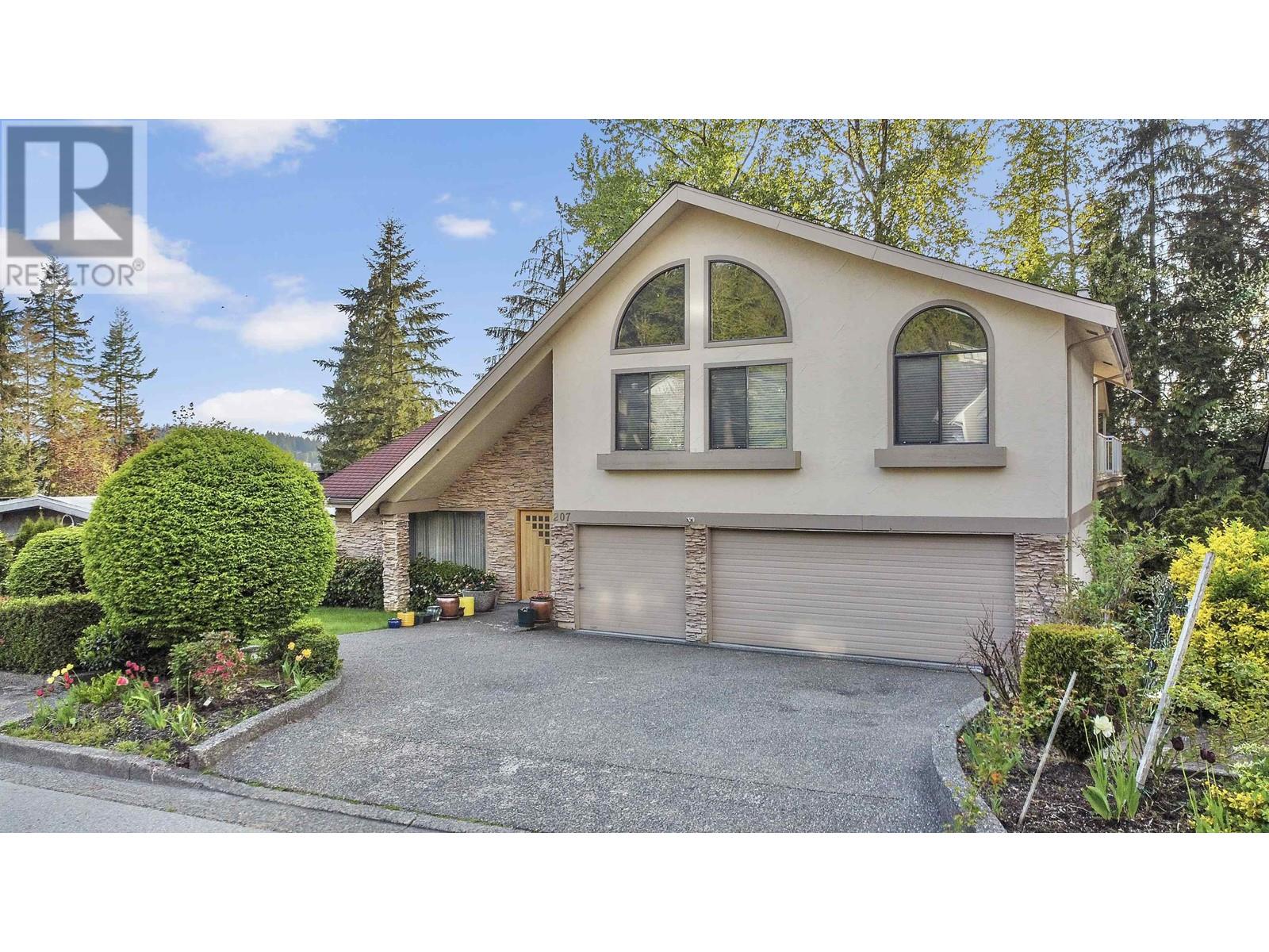 207 April Road, Port Moody, British Columbia  V3H 3V3 - Photo 2 - R2803319