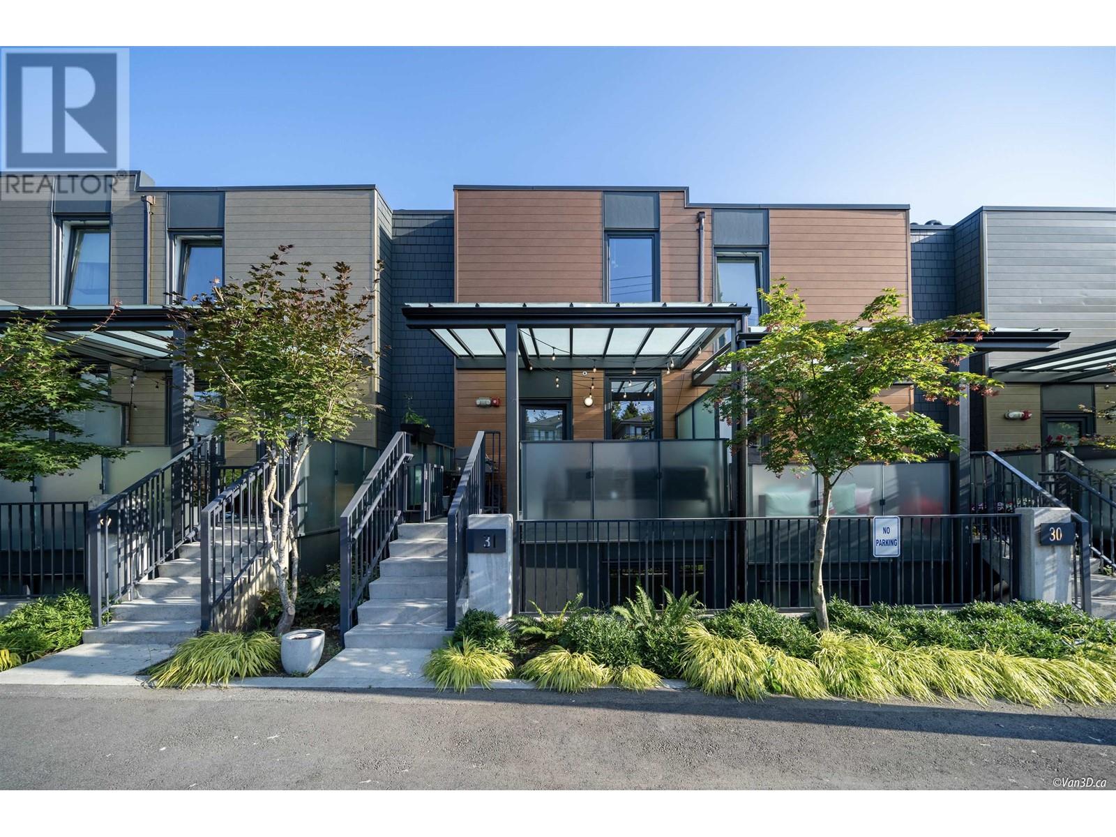 31 720 E 3RD STREET, north vancouver, British Columbia