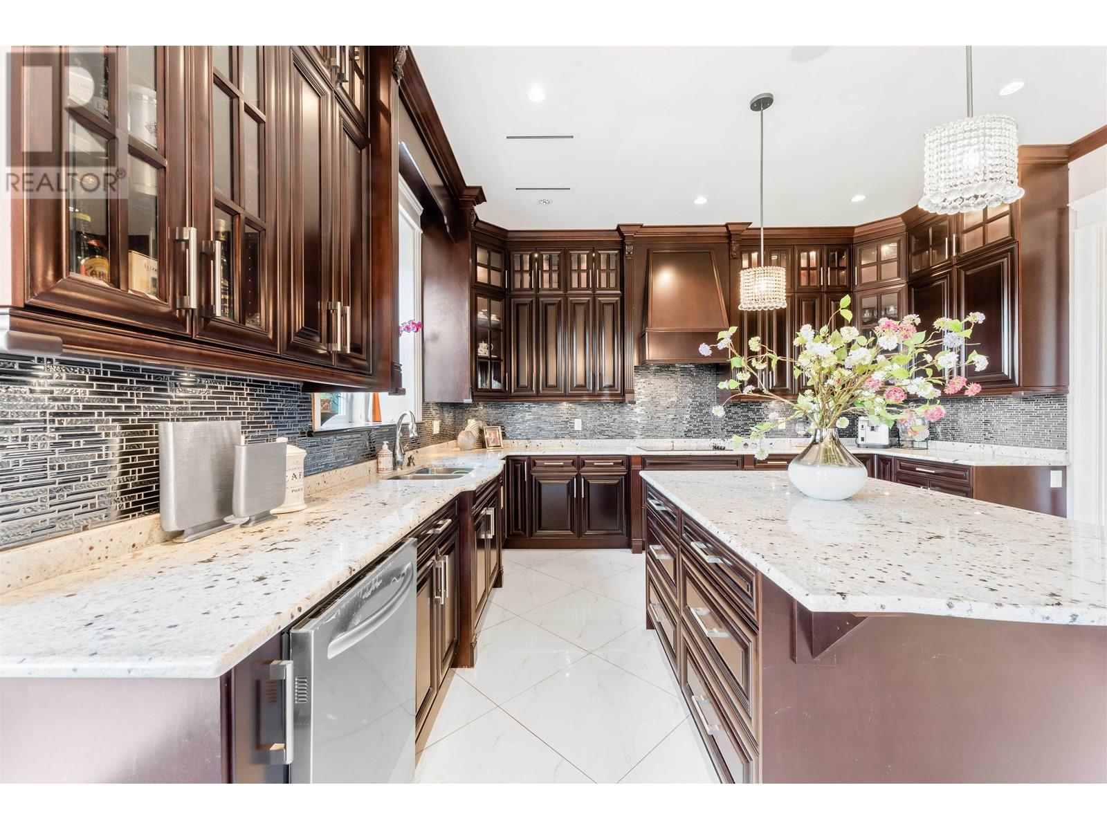 5611 Irving Street, Burnaby, British Columbia  V5H 1V5 - Photo 14 - R2803601
