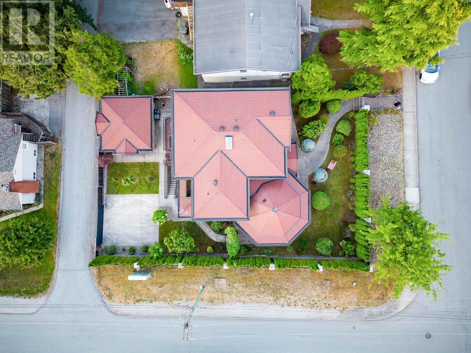 5611 Irving Street, Burnaby, British Columbia  V5H 1V5 - Photo 37 - R2803601
