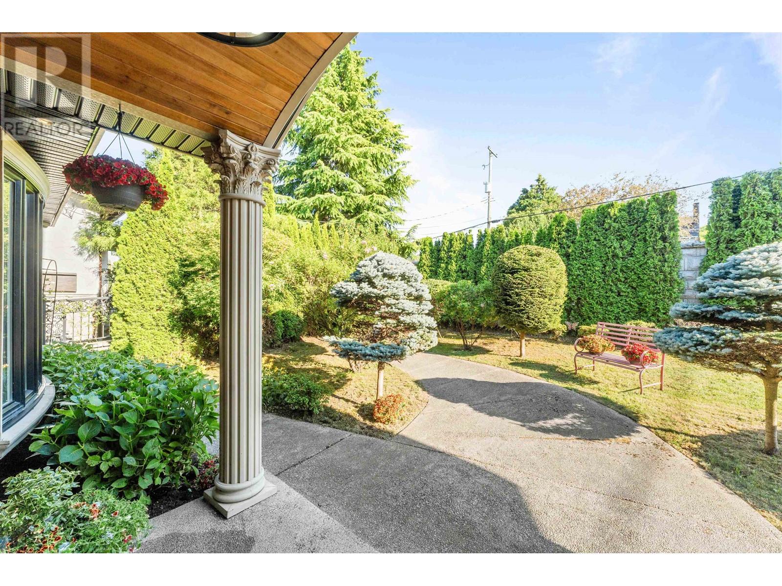 5611 Irving Street, Burnaby, British Columbia  V5H 1V5 - Photo 31 - R2803601