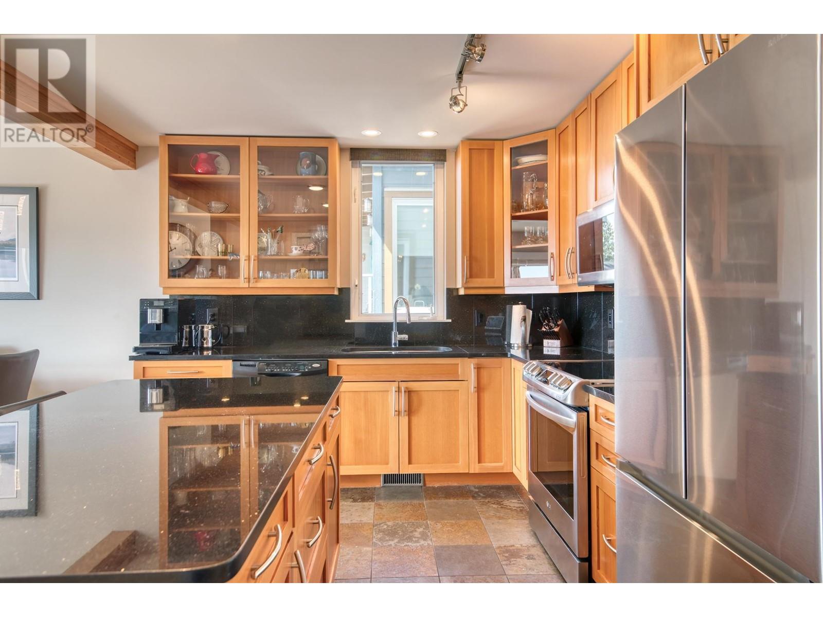 5374 Wakefield Beach Lane, Sechelt, British Columbia  V7Z 0T6 - Photo 10 - R2803710