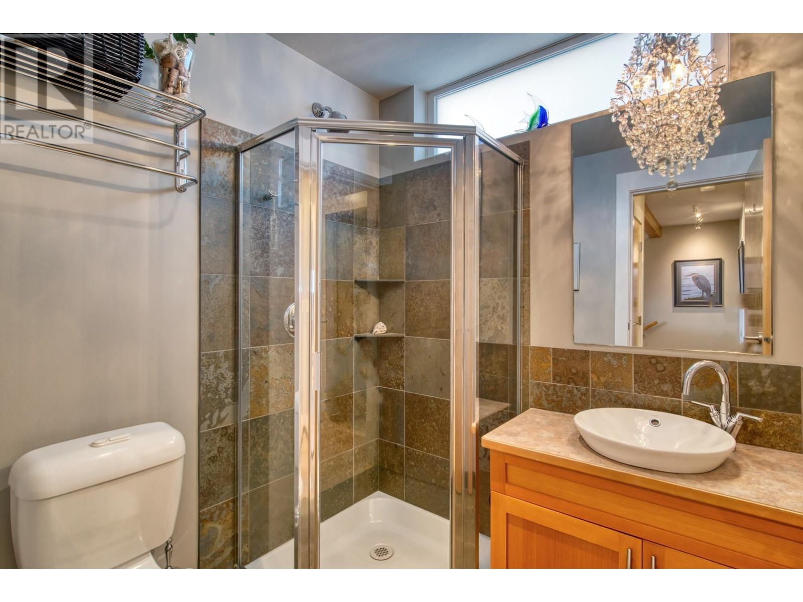 5374 Wakefield Beach Lane, Sechelt, British Columbia  V7Z 0T6 - Photo 18 - R2803710
