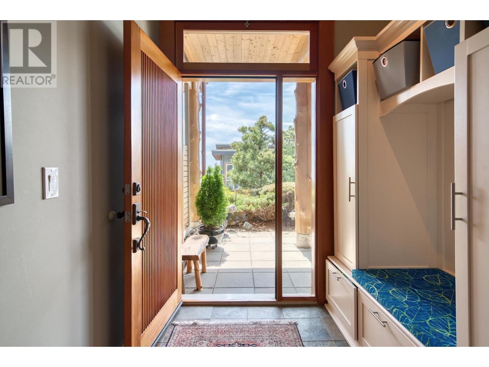5374 Wakefield Beach Lane, Sechelt, British Columbia  V7Z 0T6 - Photo 4 - R2803710