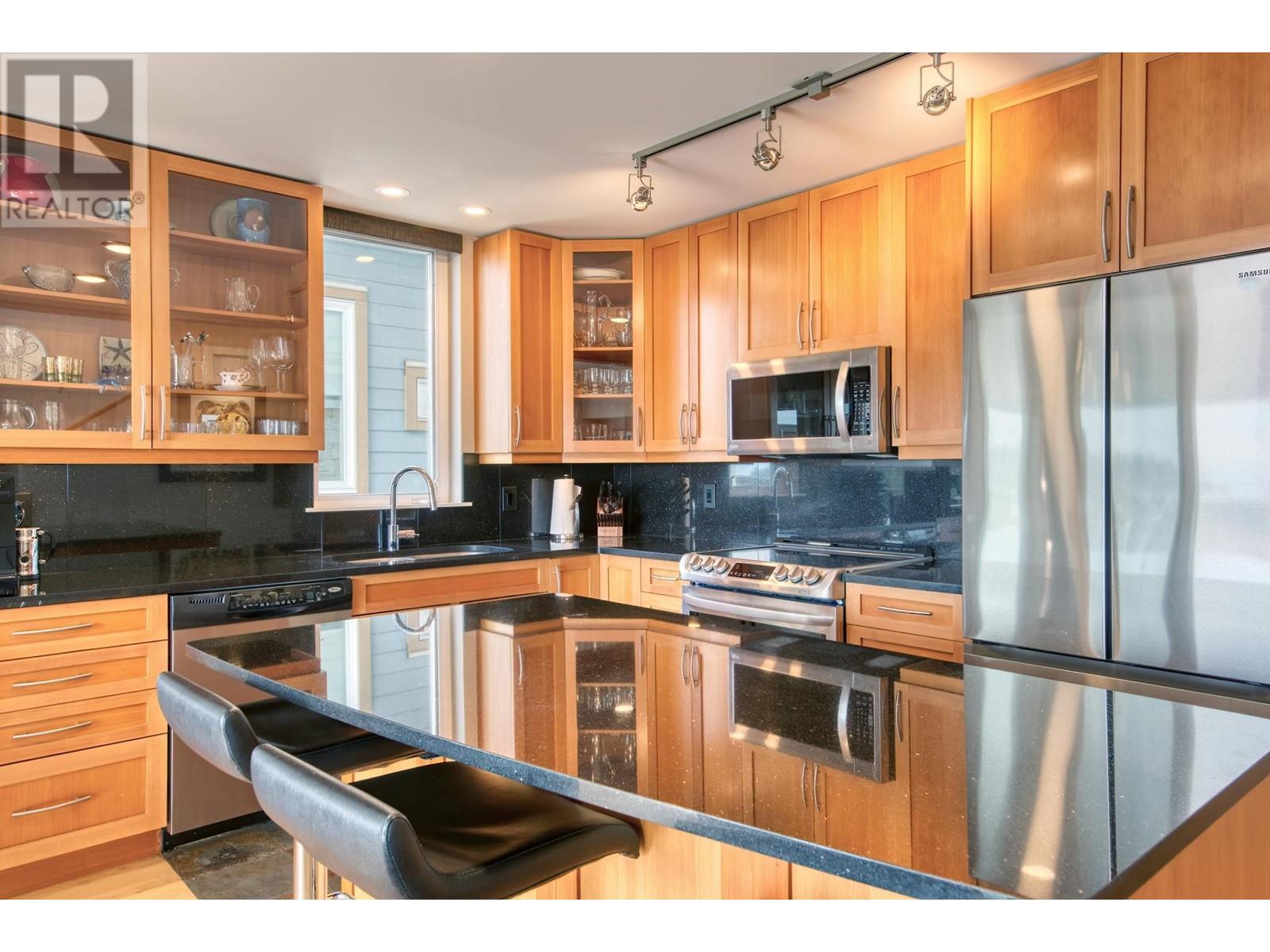 5374 Wakefield Beach Lane, Sechelt, British Columbia  V7Z 0T6 - Photo 9 - R2803710