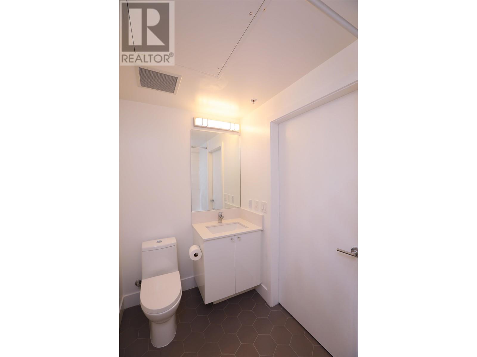 303 2455 Kingsway, Vancouver, British Columbia  V5R 5G8 - Photo 11 - R2787653