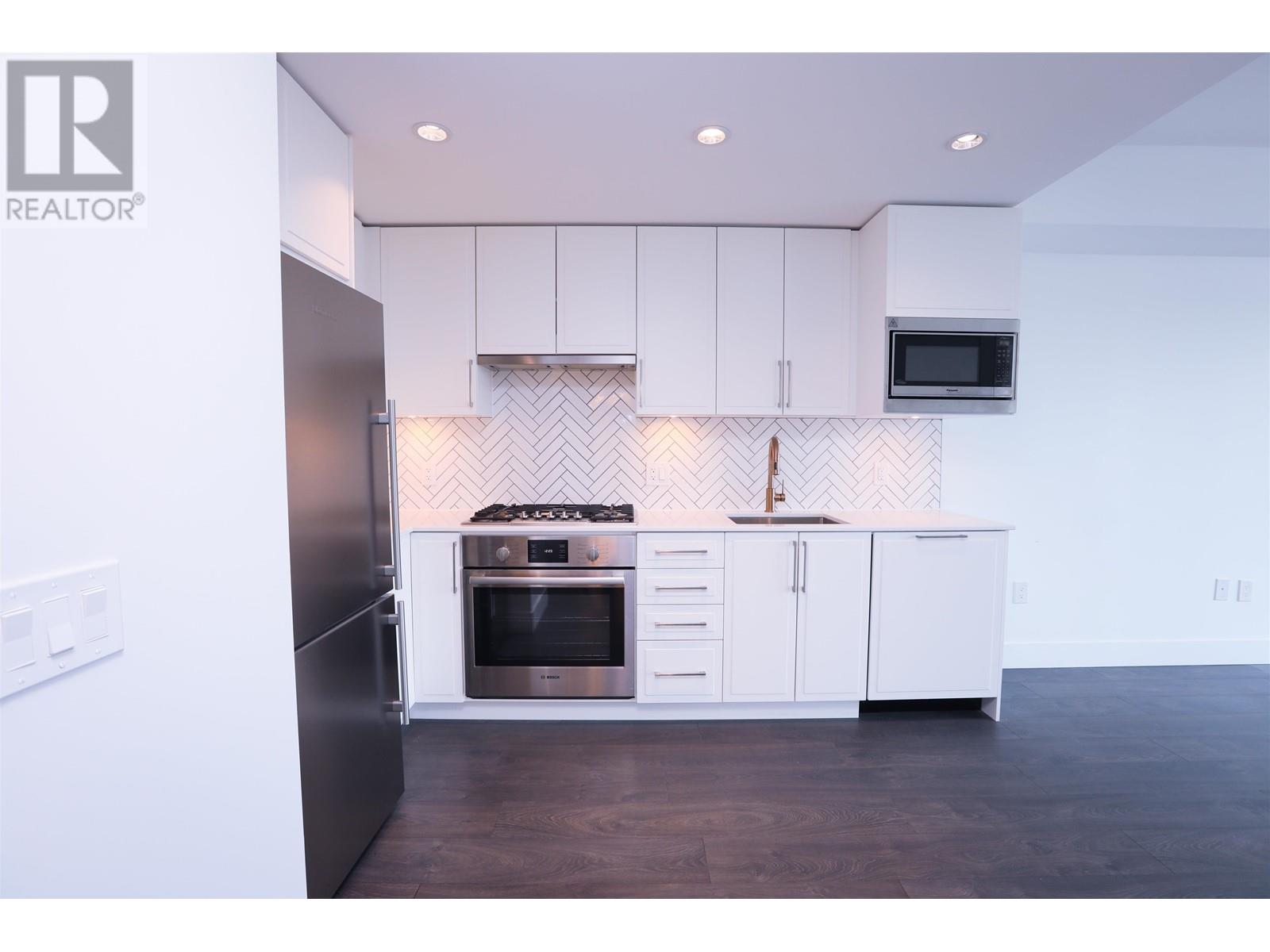 303 2455 Kingsway, Vancouver, British Columbia  V5R 5G8 - Photo 3 - R2787653